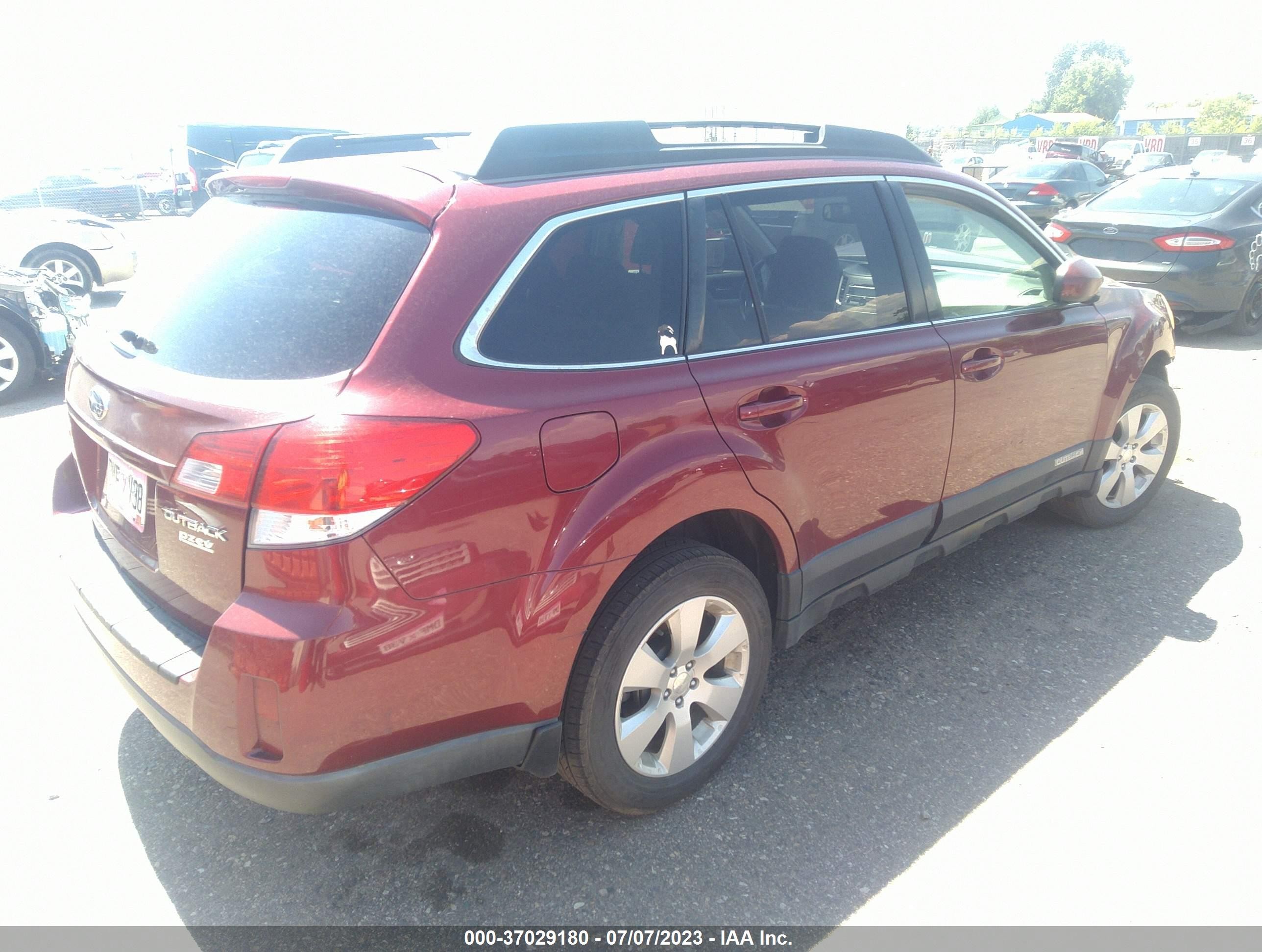 2011 Subaru Outback 2.5i Premium Red vin: 4S4BRBCC7B3328819