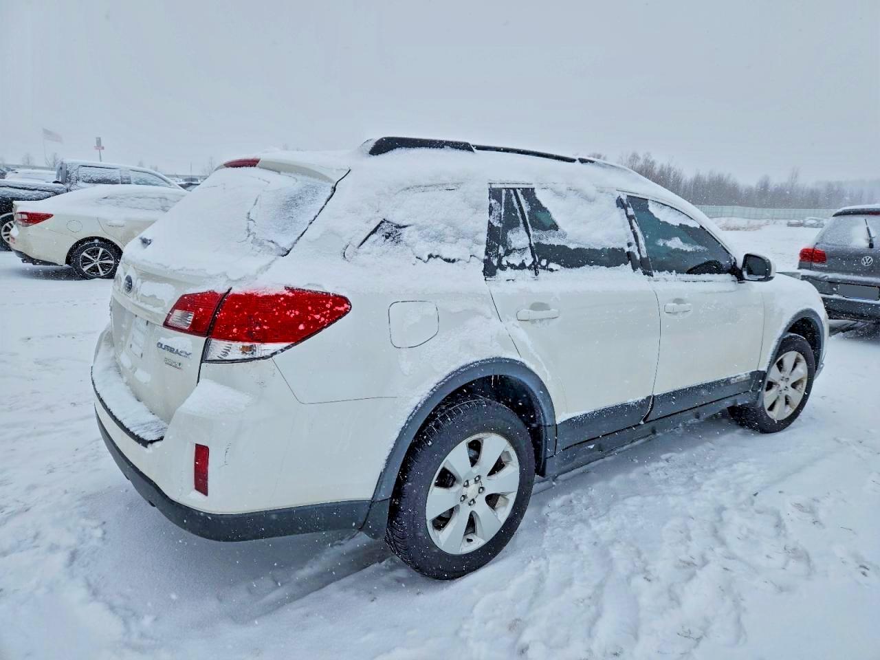 2011 Subaru Outback 2.5i Premium Белый vin: 4S4BRBCC7B3435059