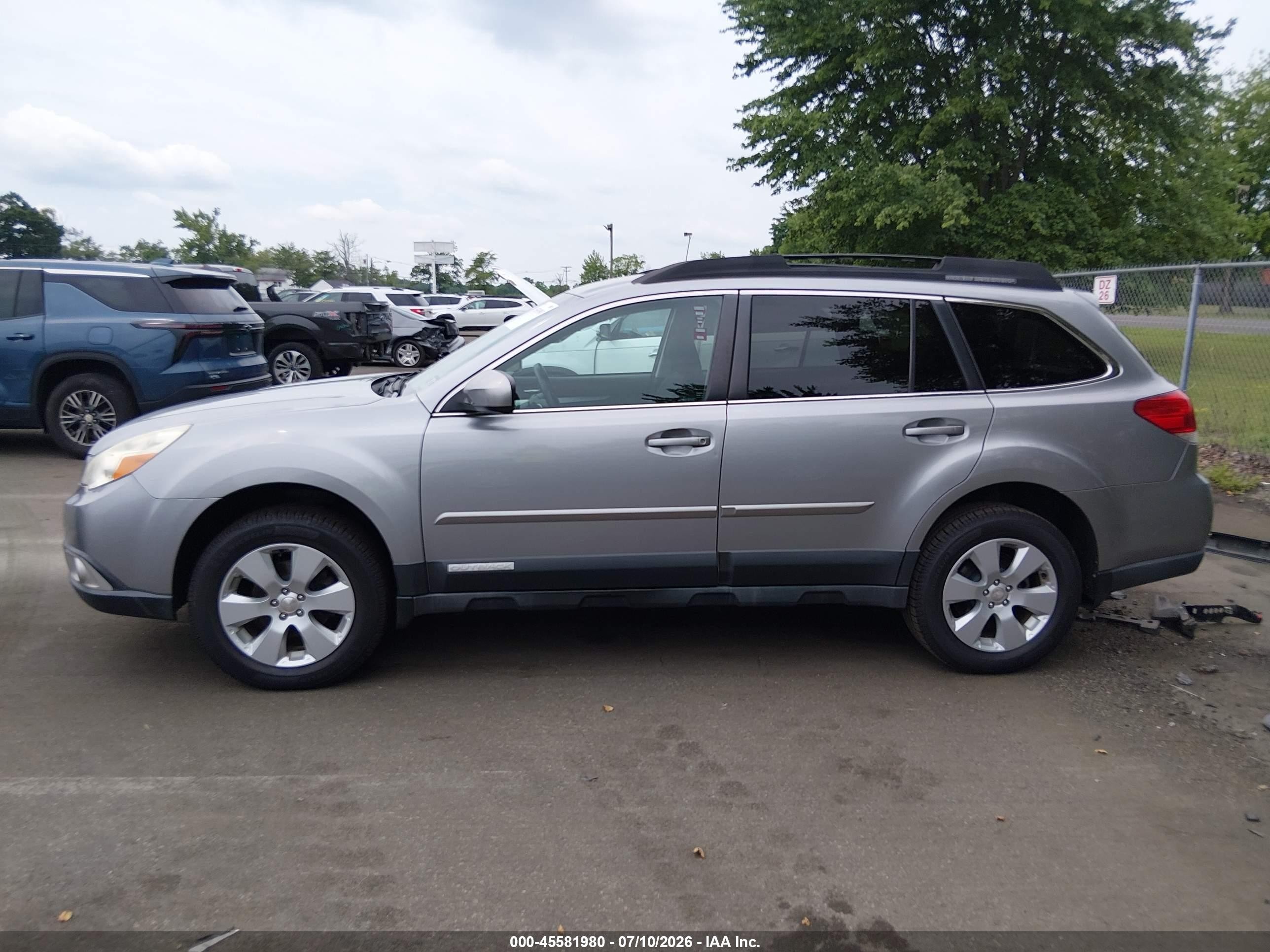 2011 Subaru Outback 2.5i Premium Gray vin: 4S4BRBCC7B3437250