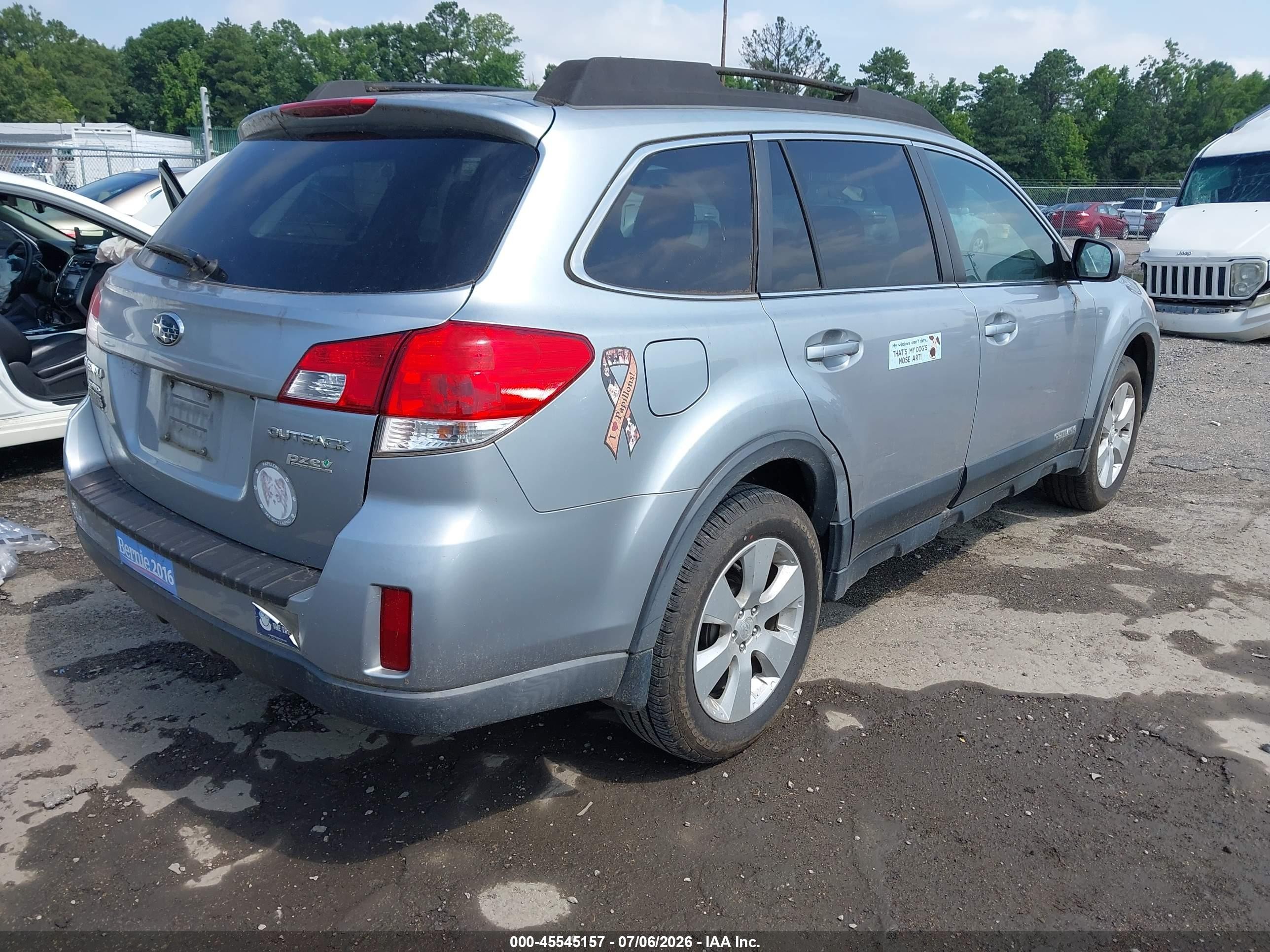 2012 Subaru Outback 2.5i Premium Серебряный vin: 4S4BRBCC7C3240256