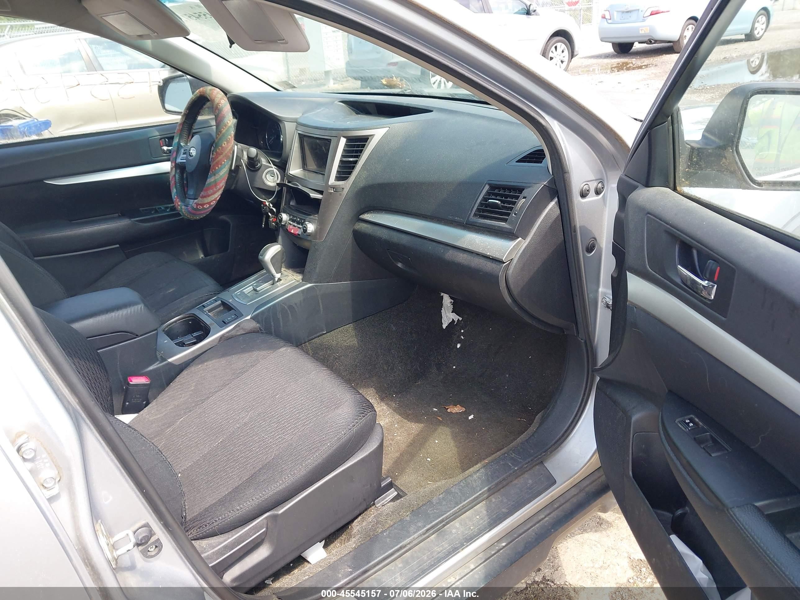 2012 Subaru Outback 2.5i Premium Серебряный vin: 4S4BRBCC7C3240256