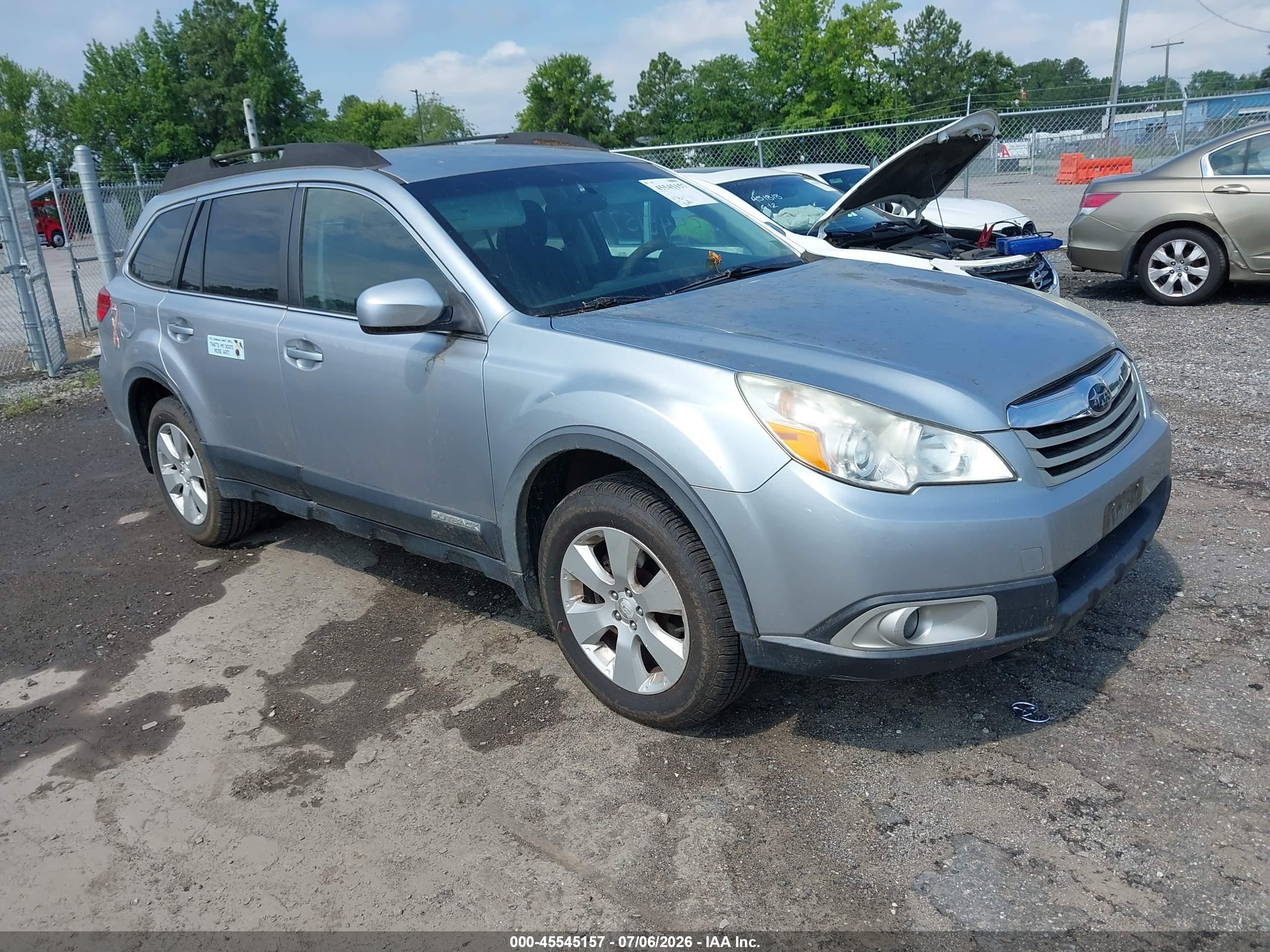 2012 Subaru Outback 2.5i Premium Серебряный vin: 4S4BRBCC7C3240256