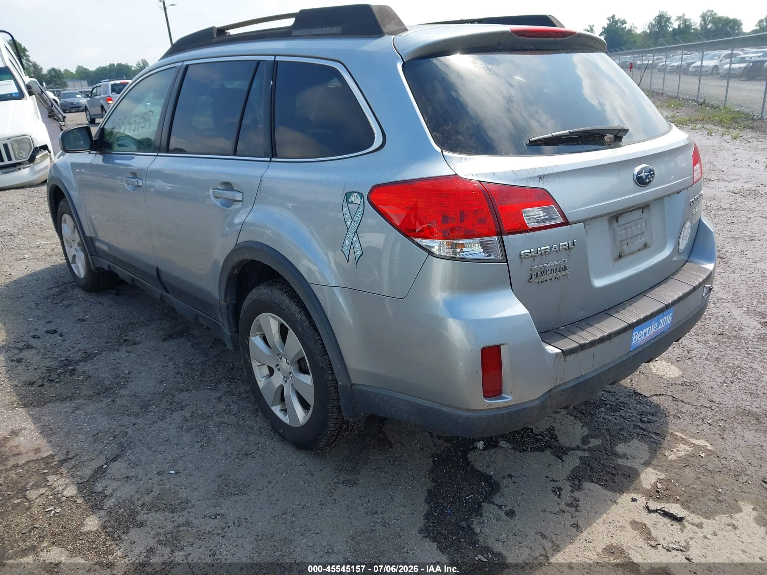 2012 Subaru Outback 2.5i Premium Серебряный vin: 4S4BRBCC7C3240256