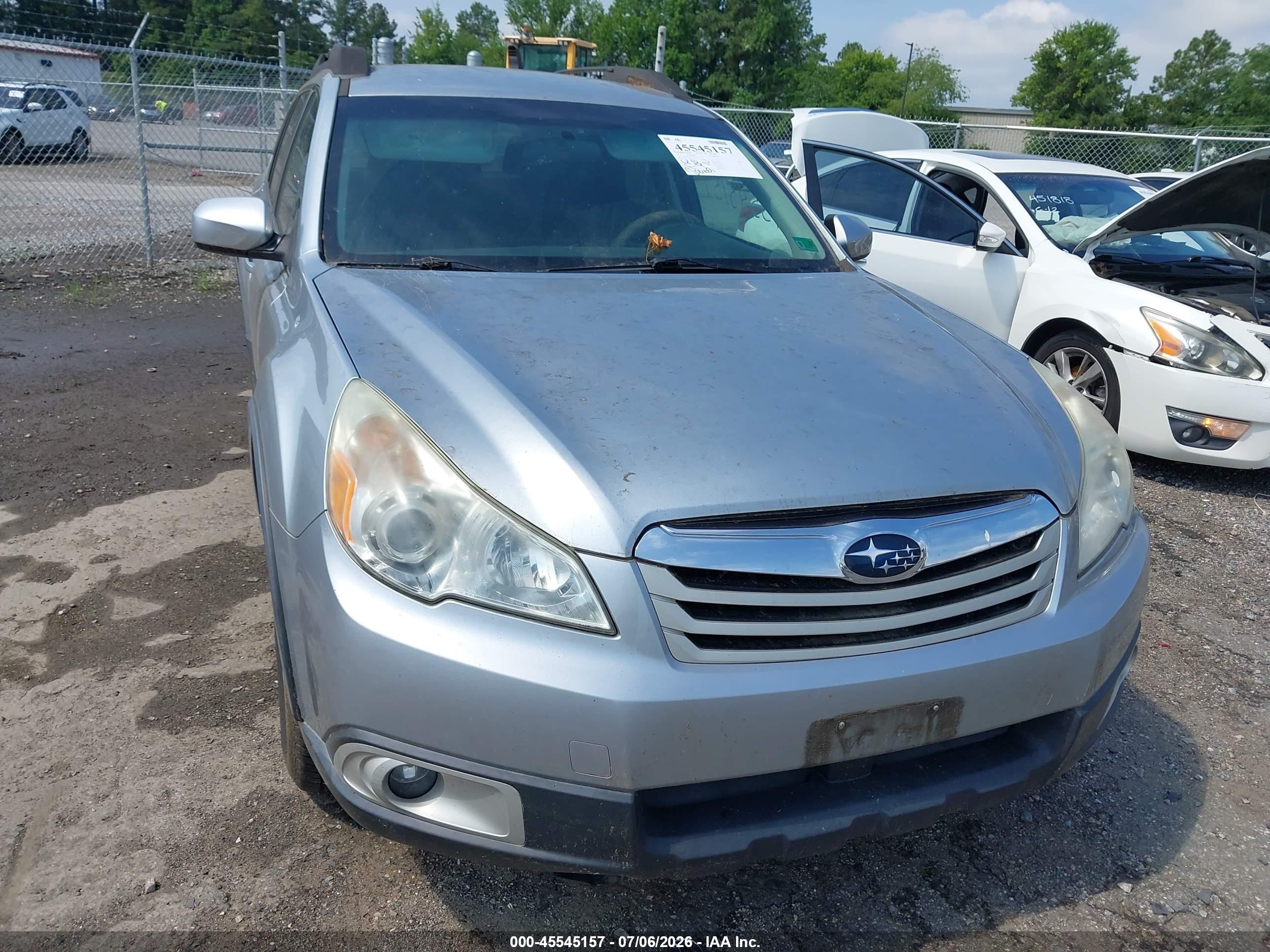 2012 Subaru Outback 2.5i Premium Серебряный vin: 4S4BRBCC7C3240256