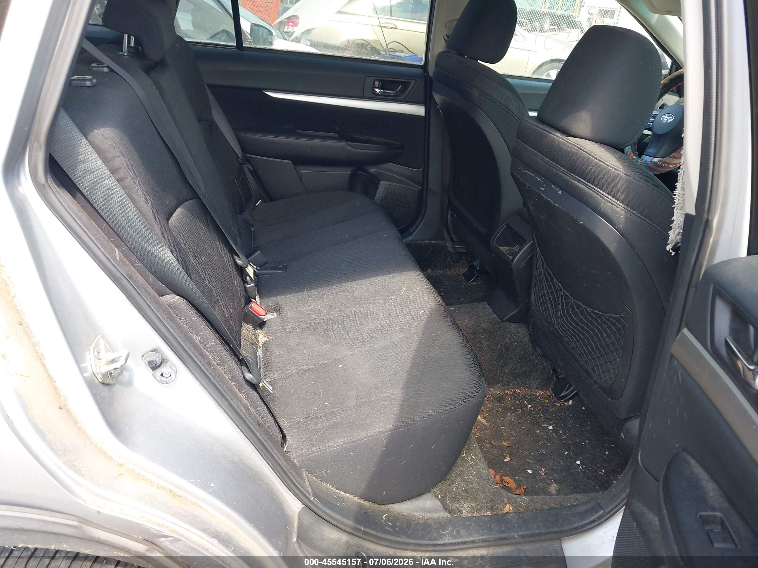 2012 Subaru Outback 2.5i Premium Серебряный vin: 4S4BRBCC7C3240256