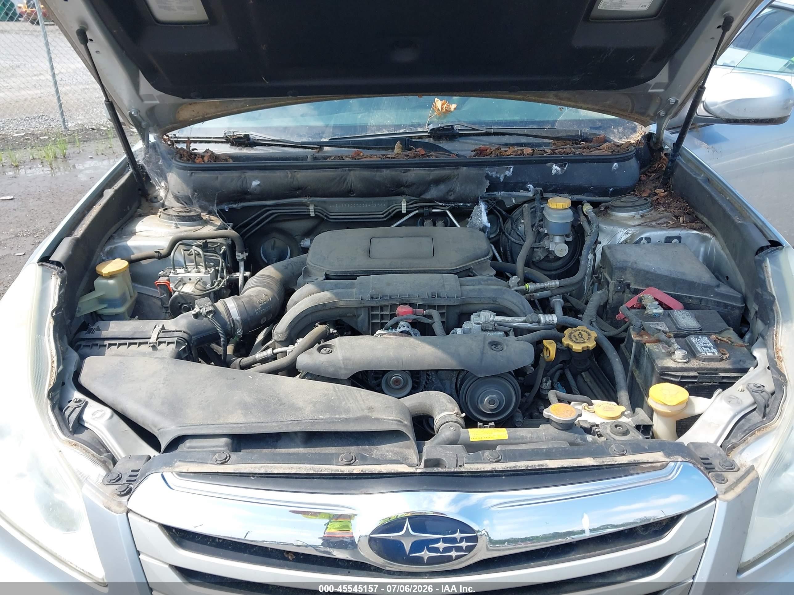 2012 Subaru Outback 2.5i Premium Серебряный vin: 4S4BRBCC7C3240256