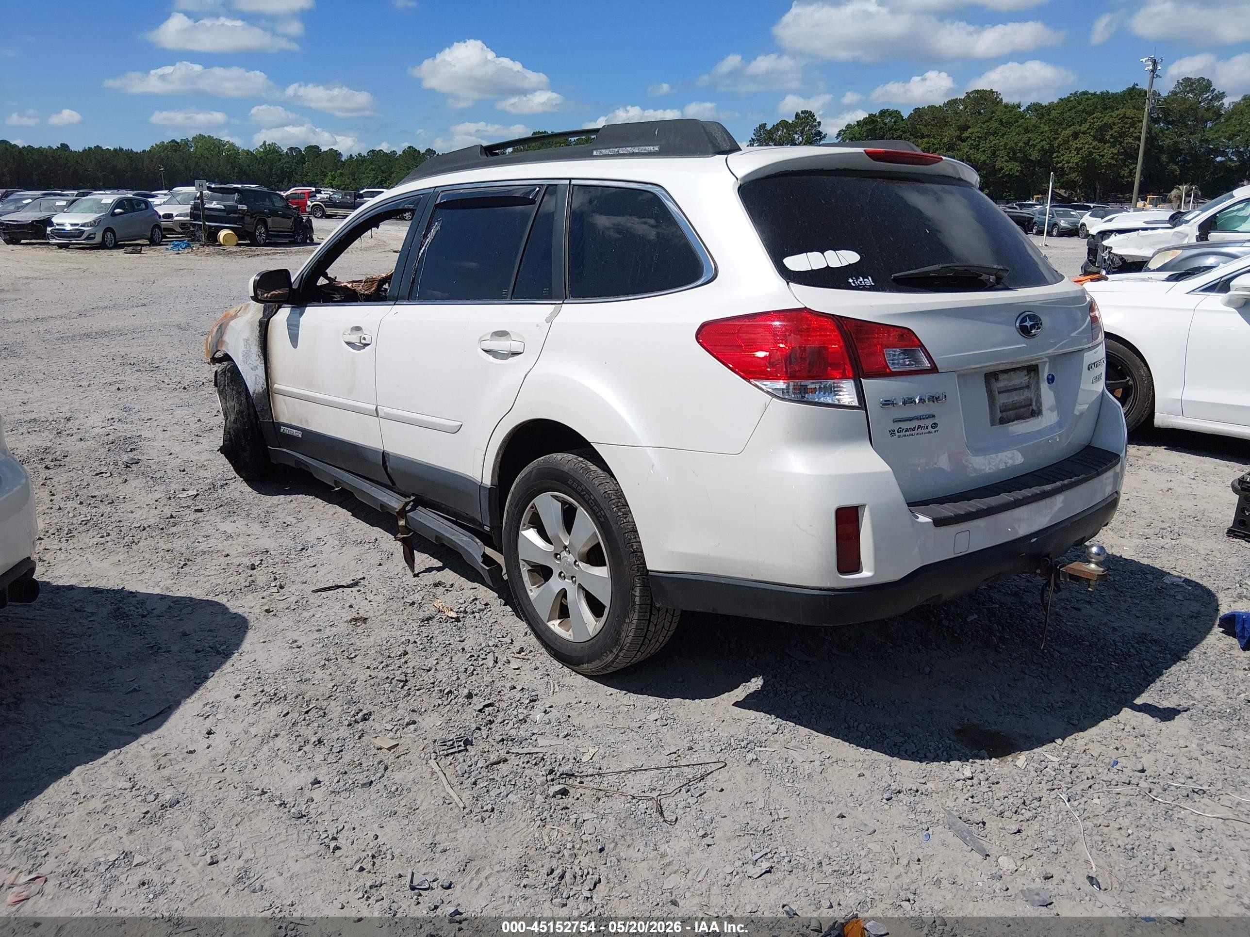 2012 Subaru Outback 2.5i Premium White vin: 4S4BRBCC7C3298013