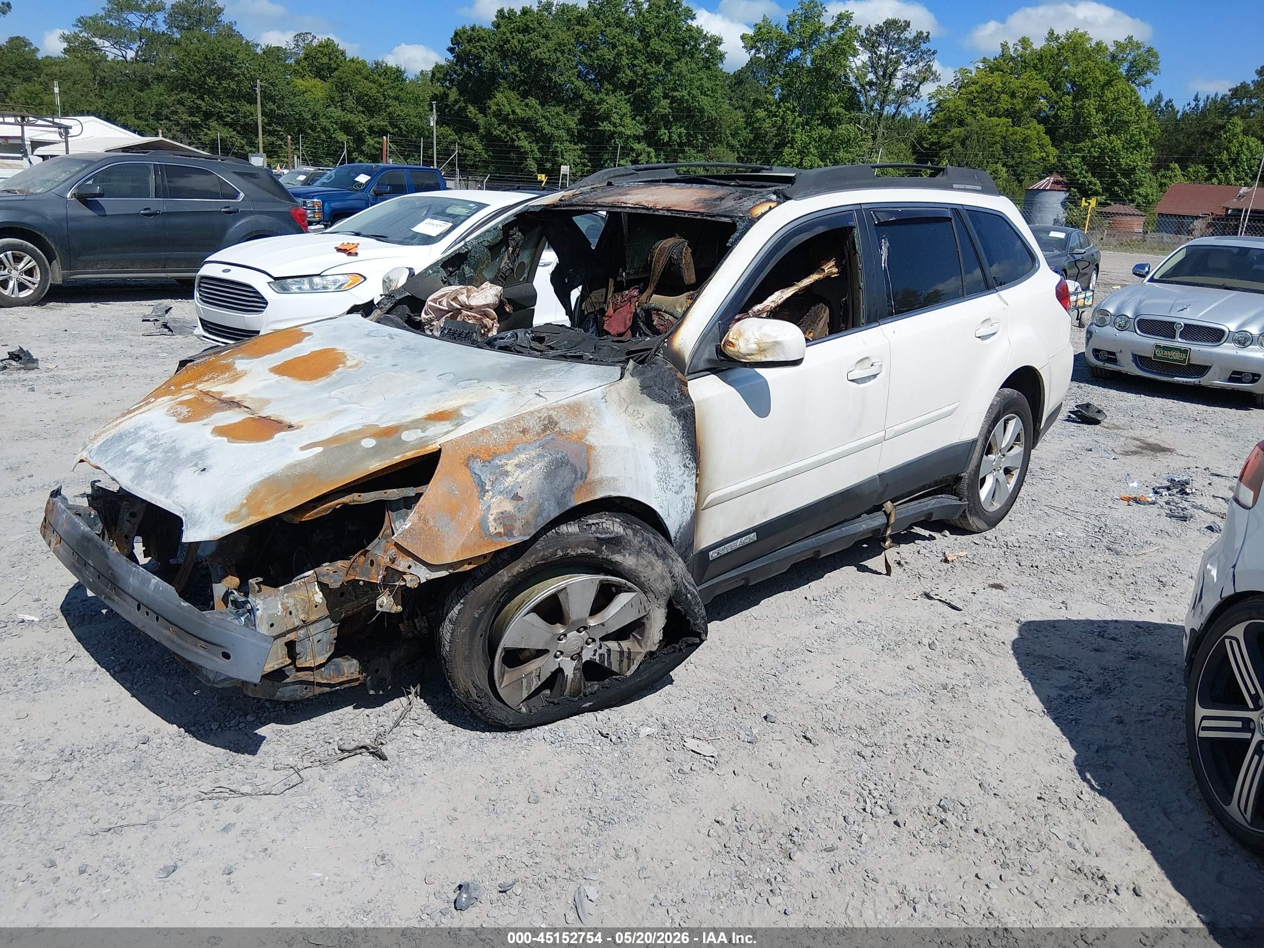 2012 Subaru Outback 2.5i Premium White vin: 4S4BRBCC7C3298013