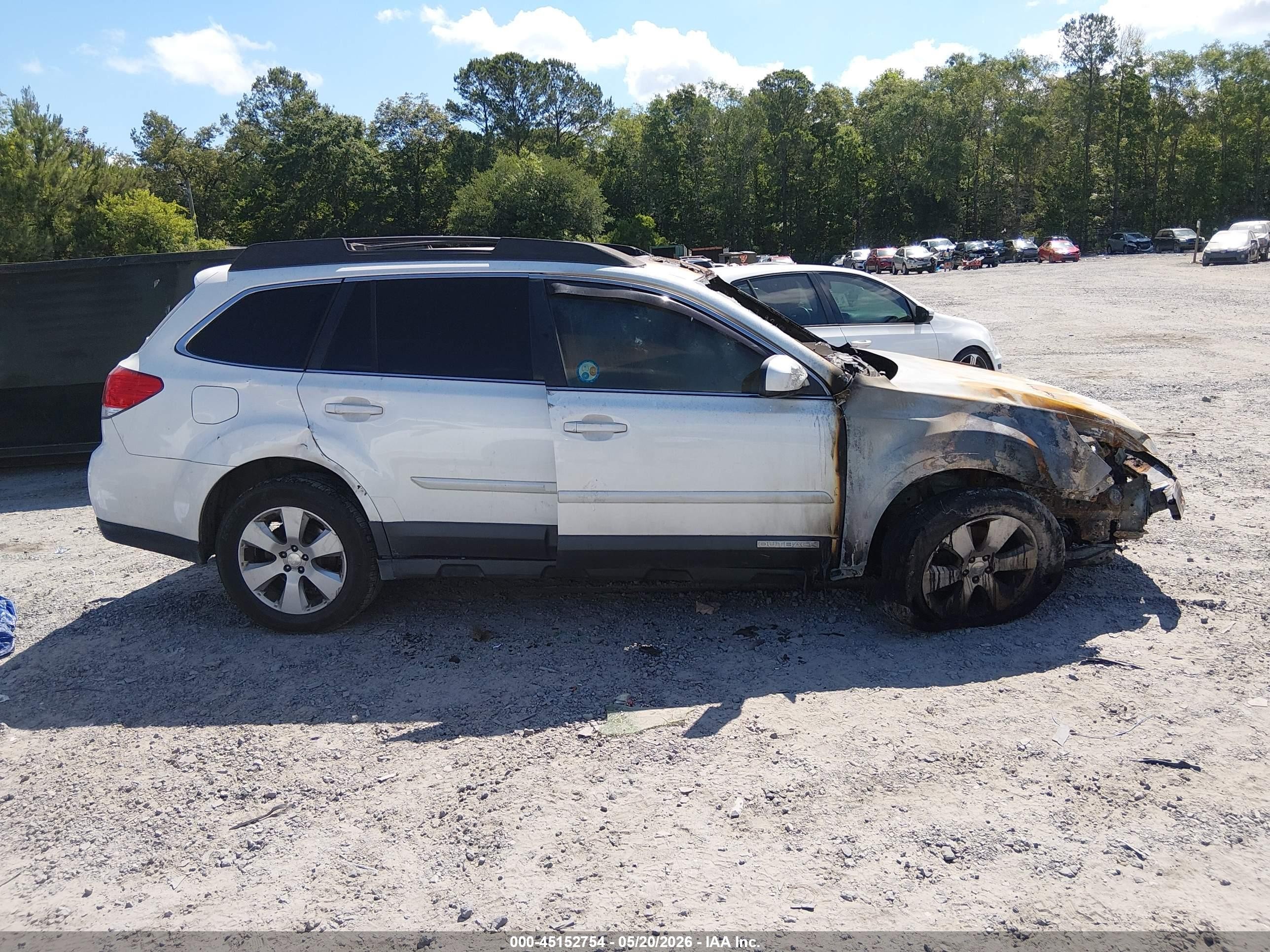 2012 Subaru Outback 2.5i Premium White vin: 4S4BRBCC7C3298013
