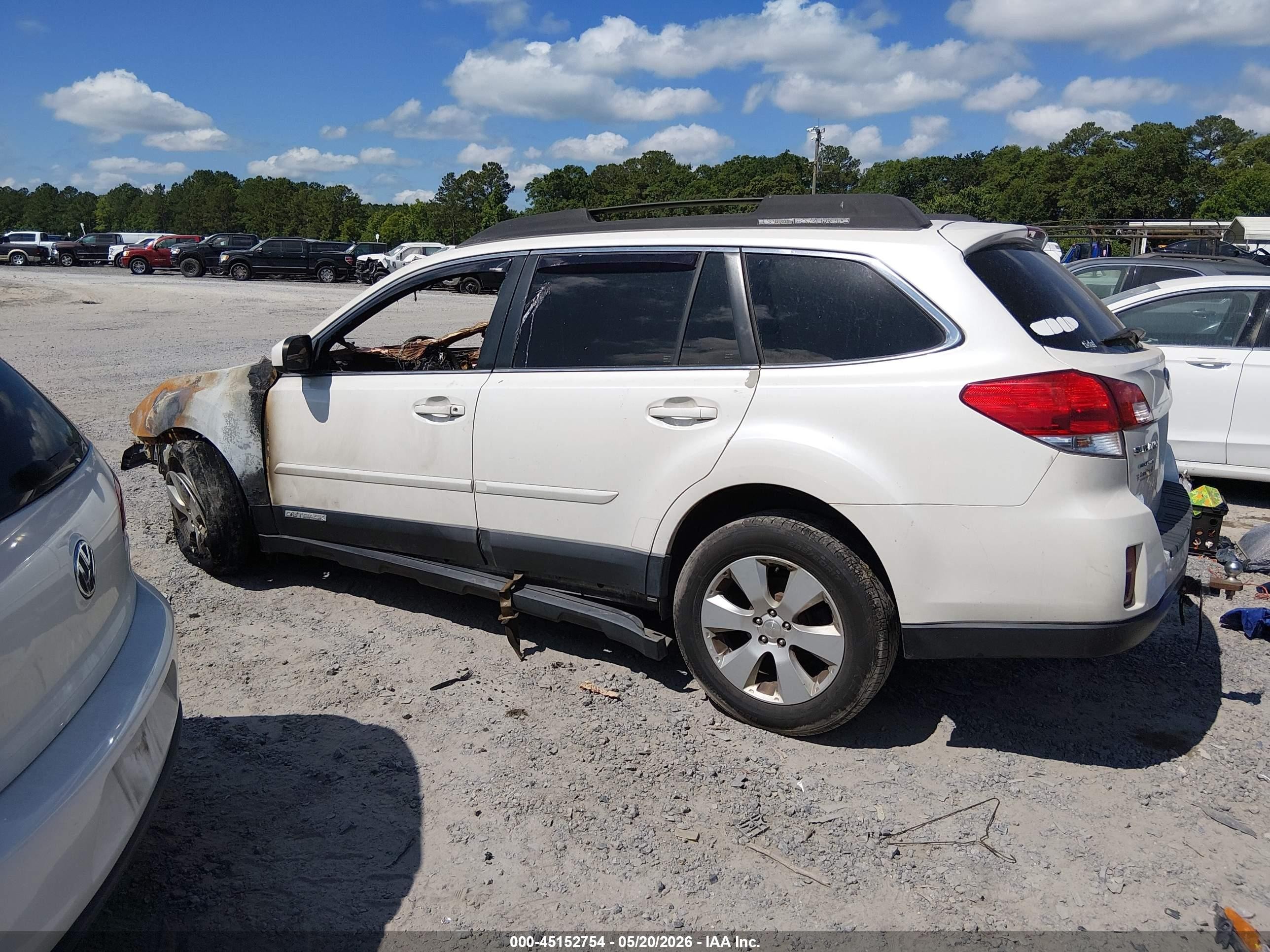 2012 Subaru Outback 2.5i Premium White vin: 4S4BRBCC7C3298013