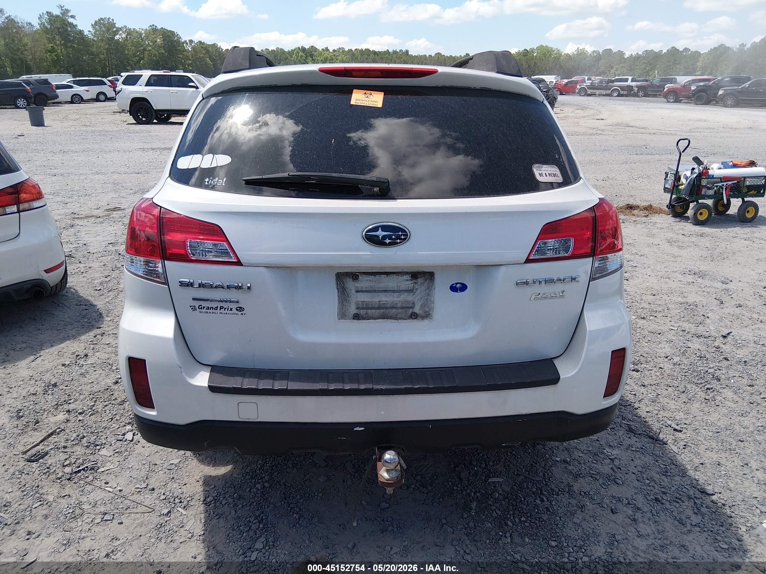 2012 Subaru Outback 2.5i Premium White vin: 4S4BRBCC7C3298013