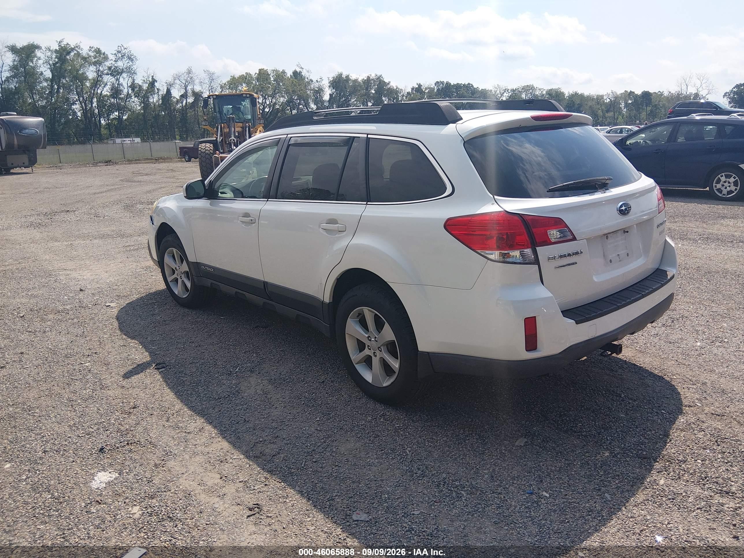 2013 Subaru Outback 2.5i Premium White vin: 4S4BRBCC7D3255504