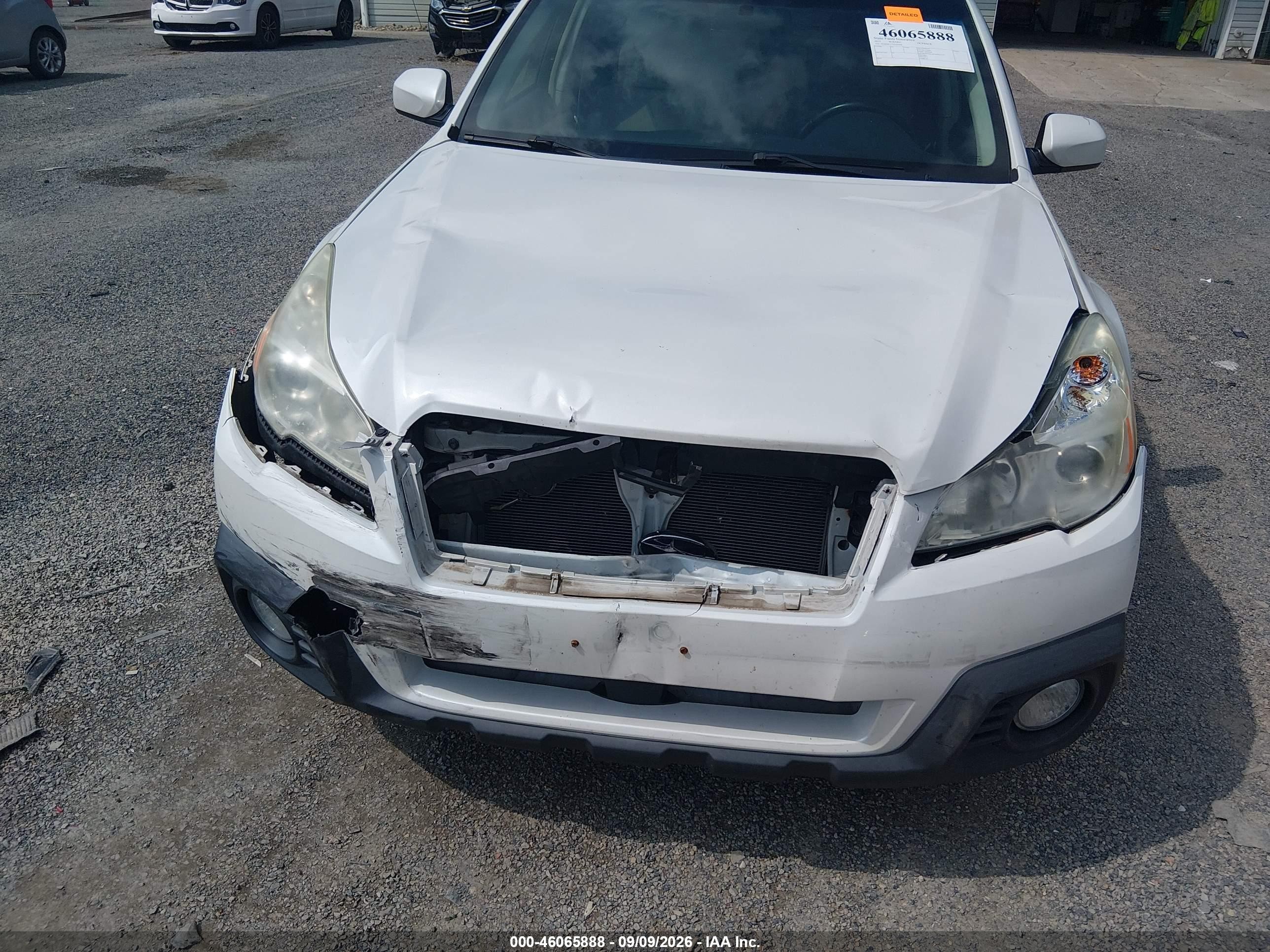 2013 Subaru Outback 2.5i Premium White vin: 4S4BRBCC7D3255504