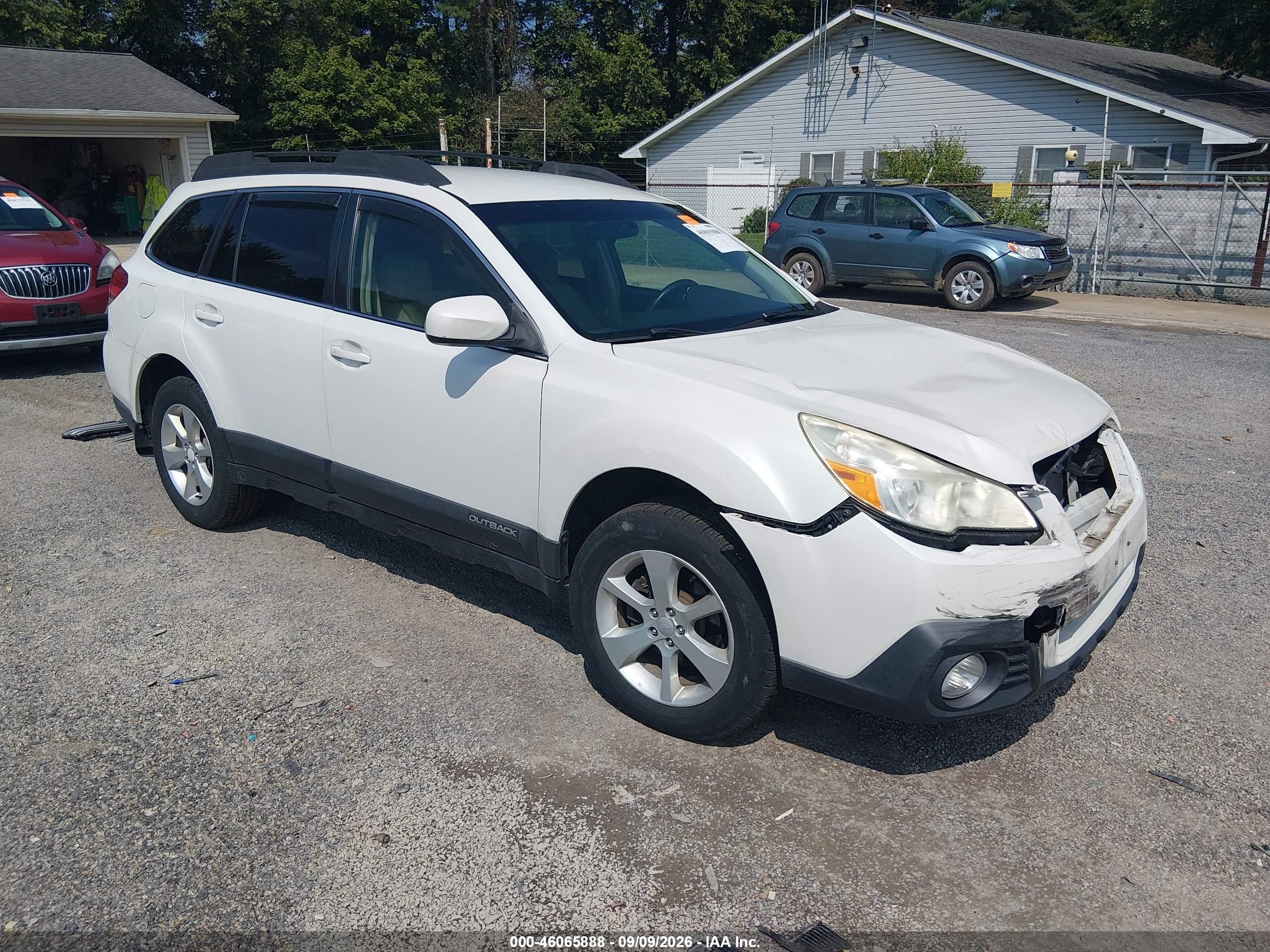 2013 Subaru Outback 2.5i Premium White vin: 4S4BRBCC7D3255504