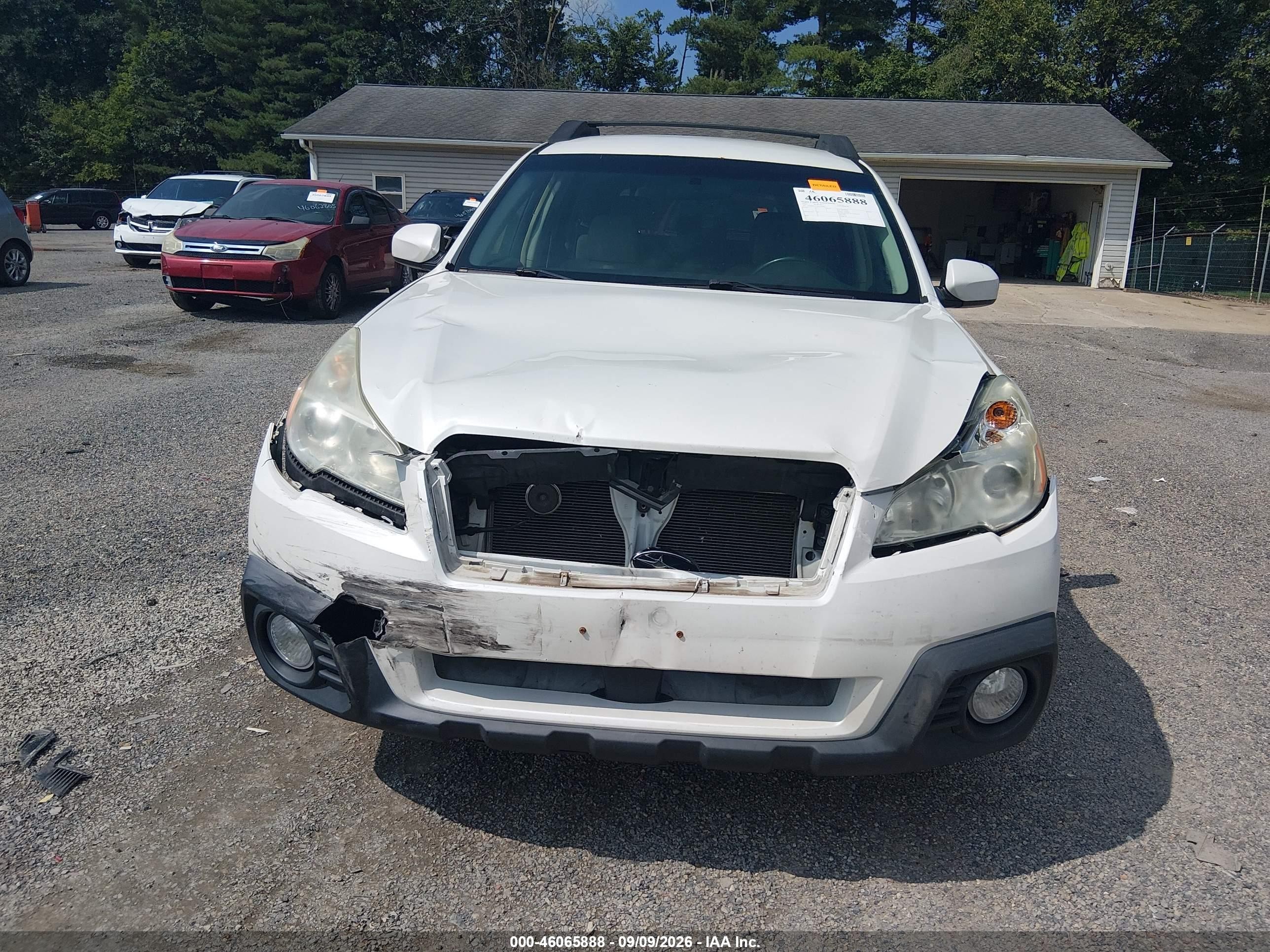 2013 Subaru Outback 2.5i Premium White vin: 4S4BRBCC7D3255504