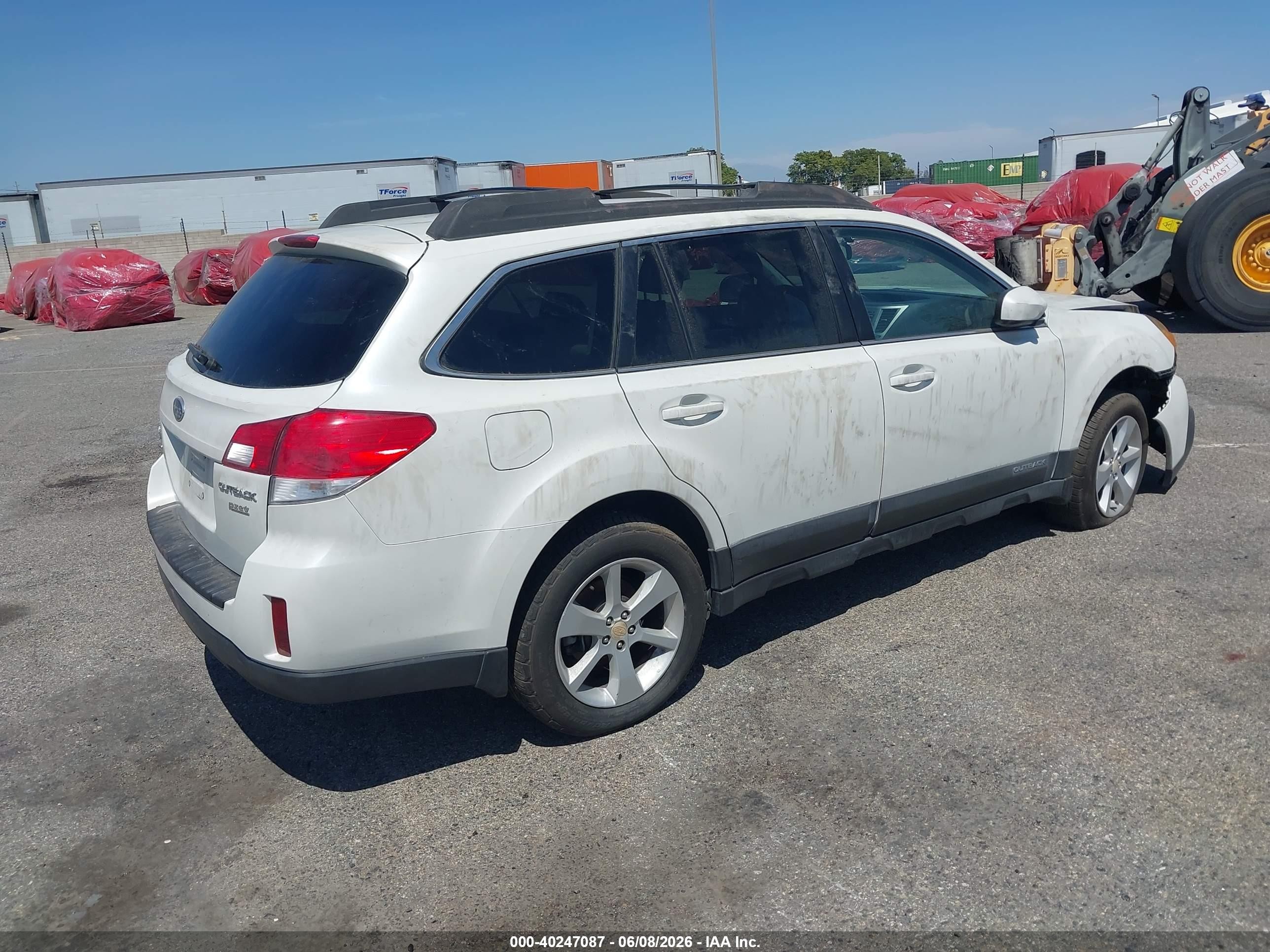 2013 Subaru Outback 2.5i Premium White vin: 4S4BRBCC7D3299132