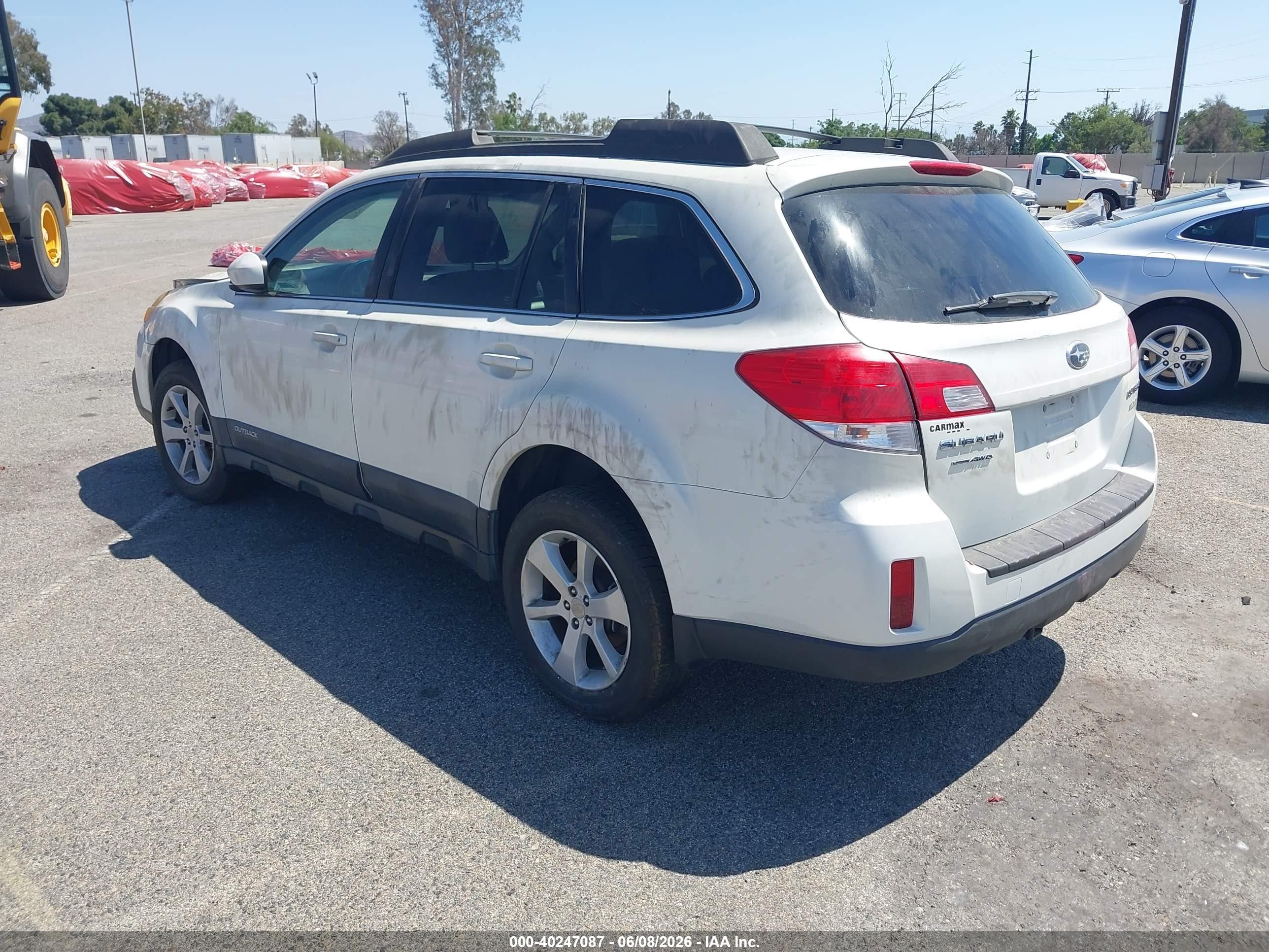 2013 Subaru Outback 2.5i Premium White vin: 4S4BRBCC7D3299132