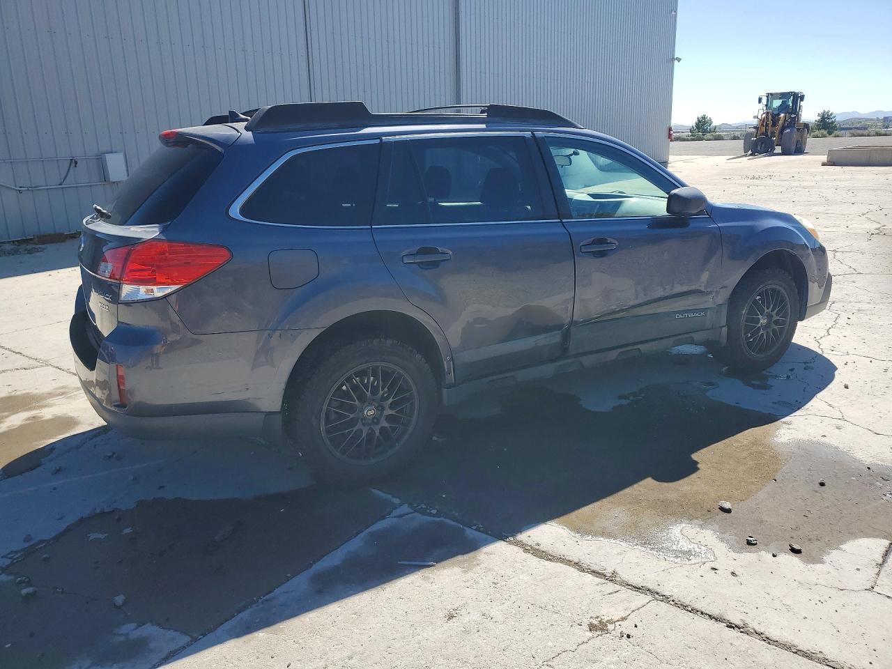 2014 Subaru Outback 2.5i Premium Gray vin: 4S4BRBCC7E1221530