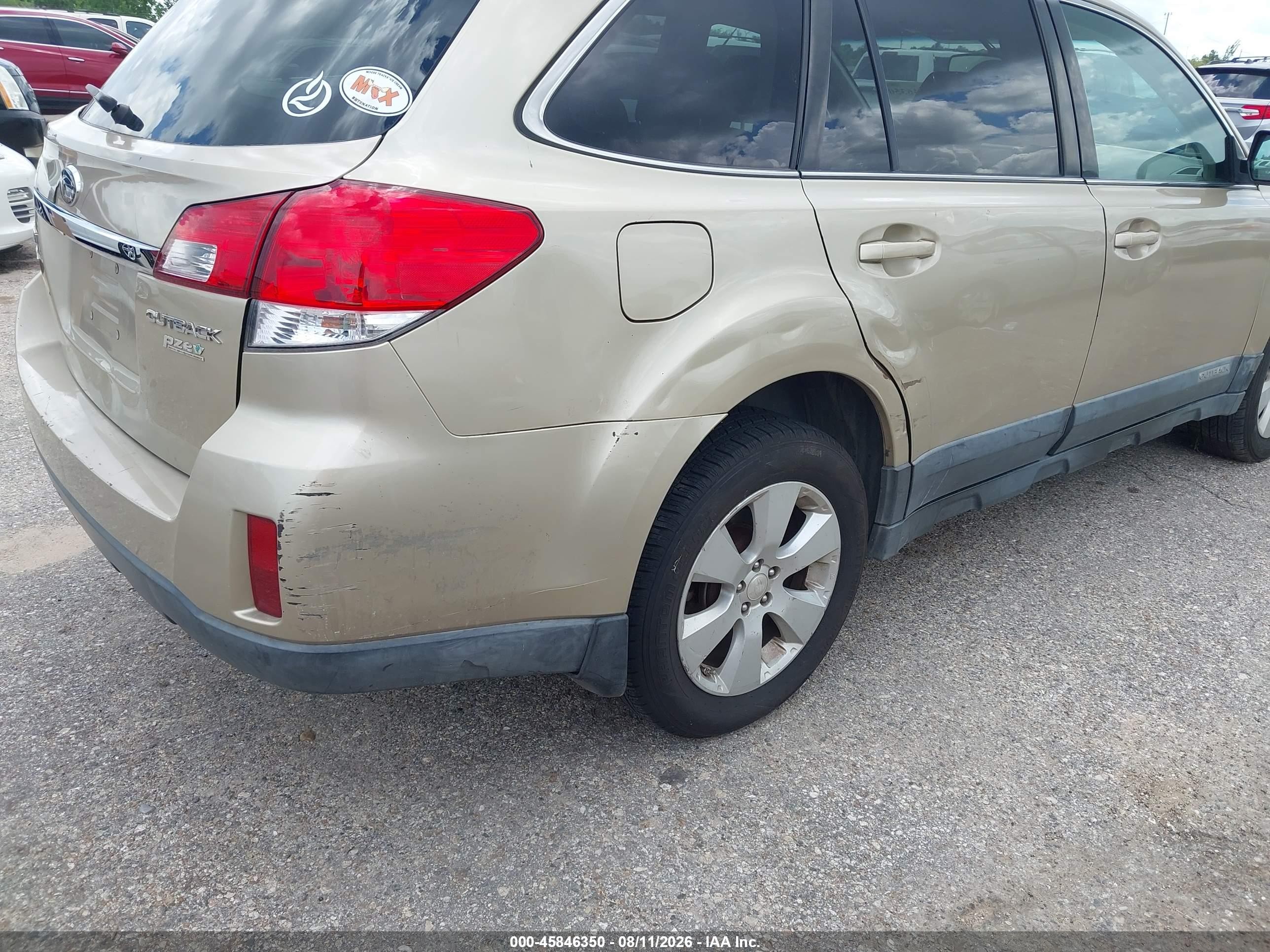 2010 Subaru Outback 2.5i Premium Gold vin: 4S4BRBCC8A3349497