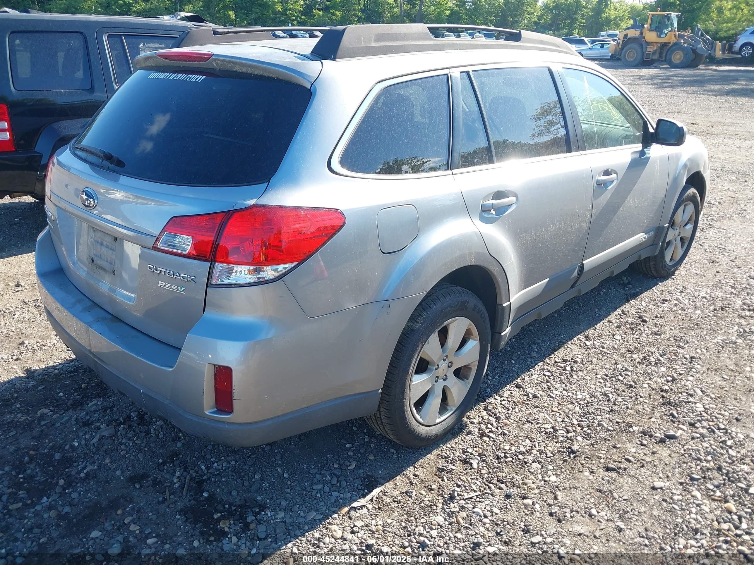 2011 Subaru Outback 2.5i Premium Серебряный vin: 4S4BRBCC8B3416164