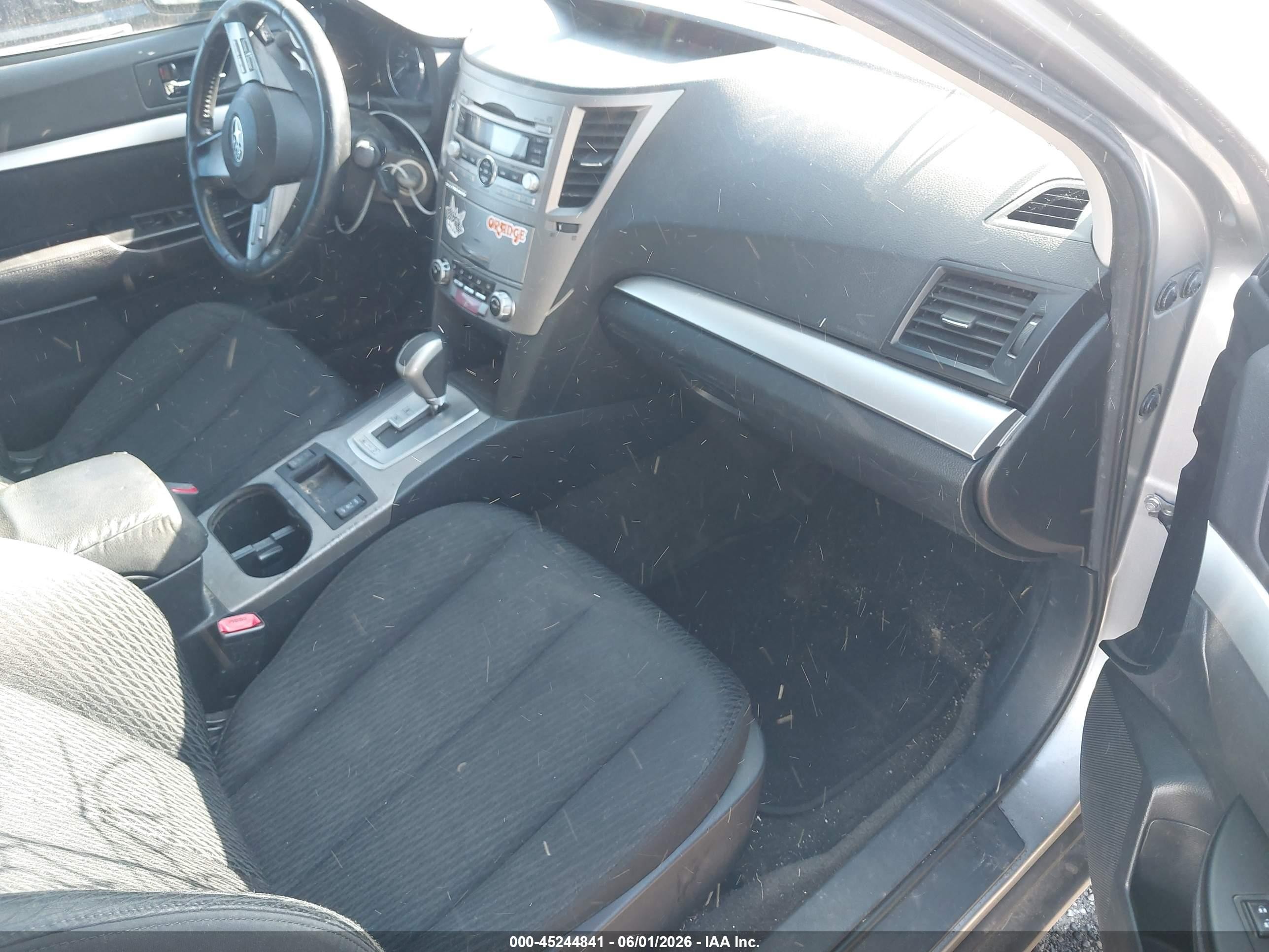 2011 Subaru Outback 2.5i Premium Серебряный vin: 4S4BRBCC8B3416164