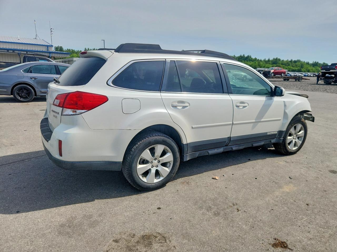 2012 Subaru Outback 2.5i Premium White vin: 4S4BRBCC8C3218377