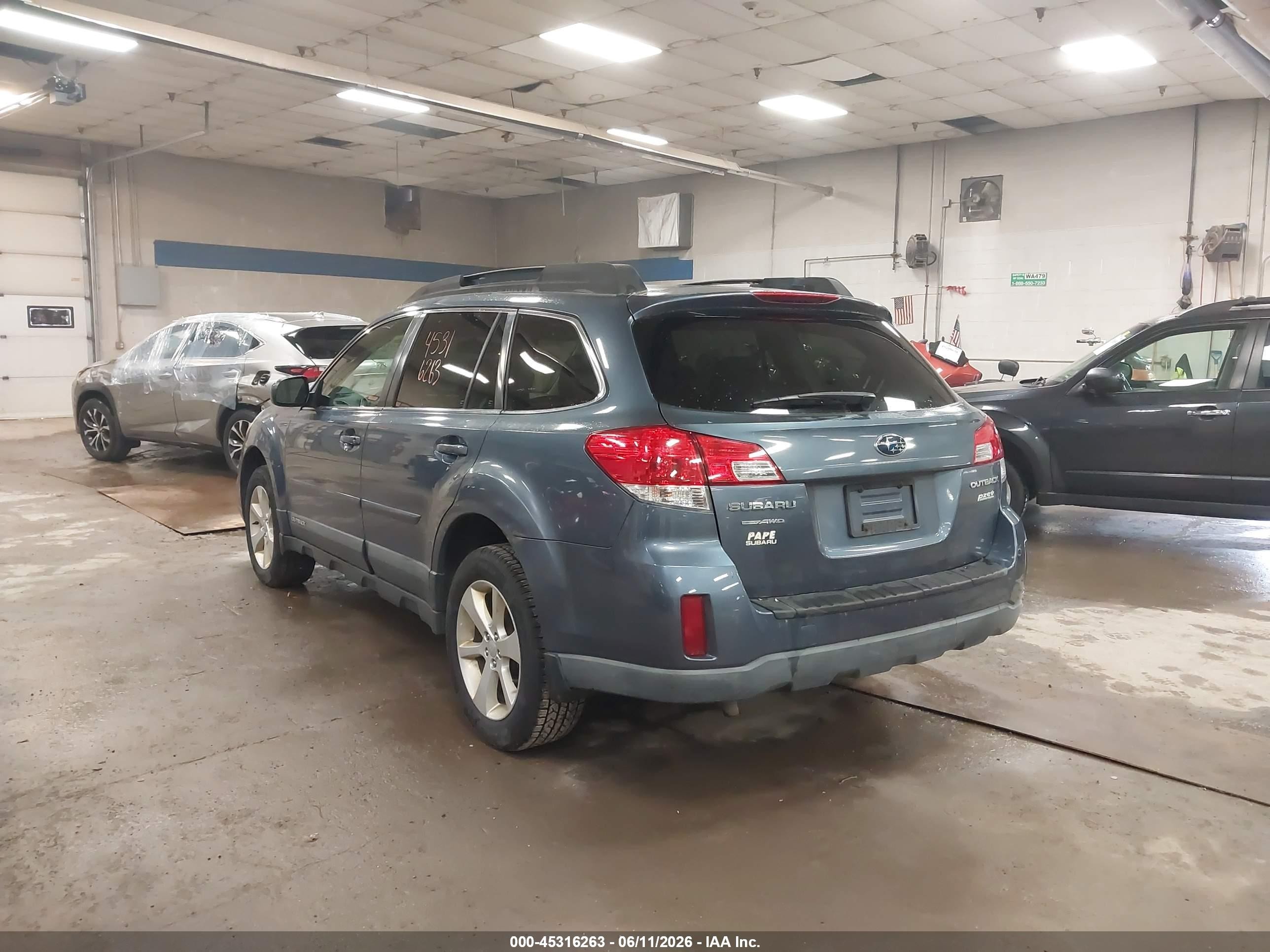 2013 Subaru Outback 2.5i Premium Blue vin: 4S4BRBCC8D3245239