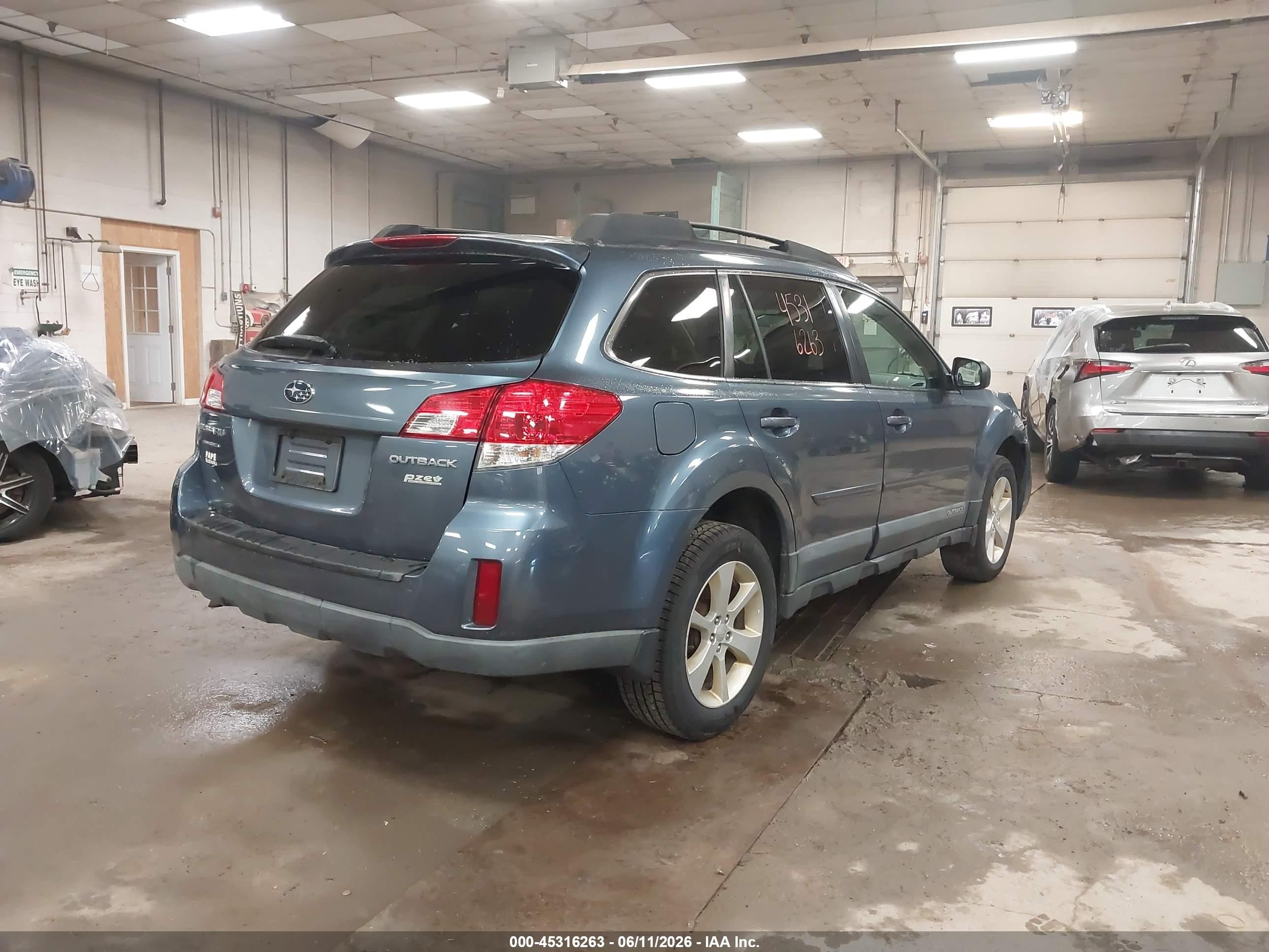 2013 Subaru Outback 2.5i Premium Blue vin: 4S4BRBCC8D3245239