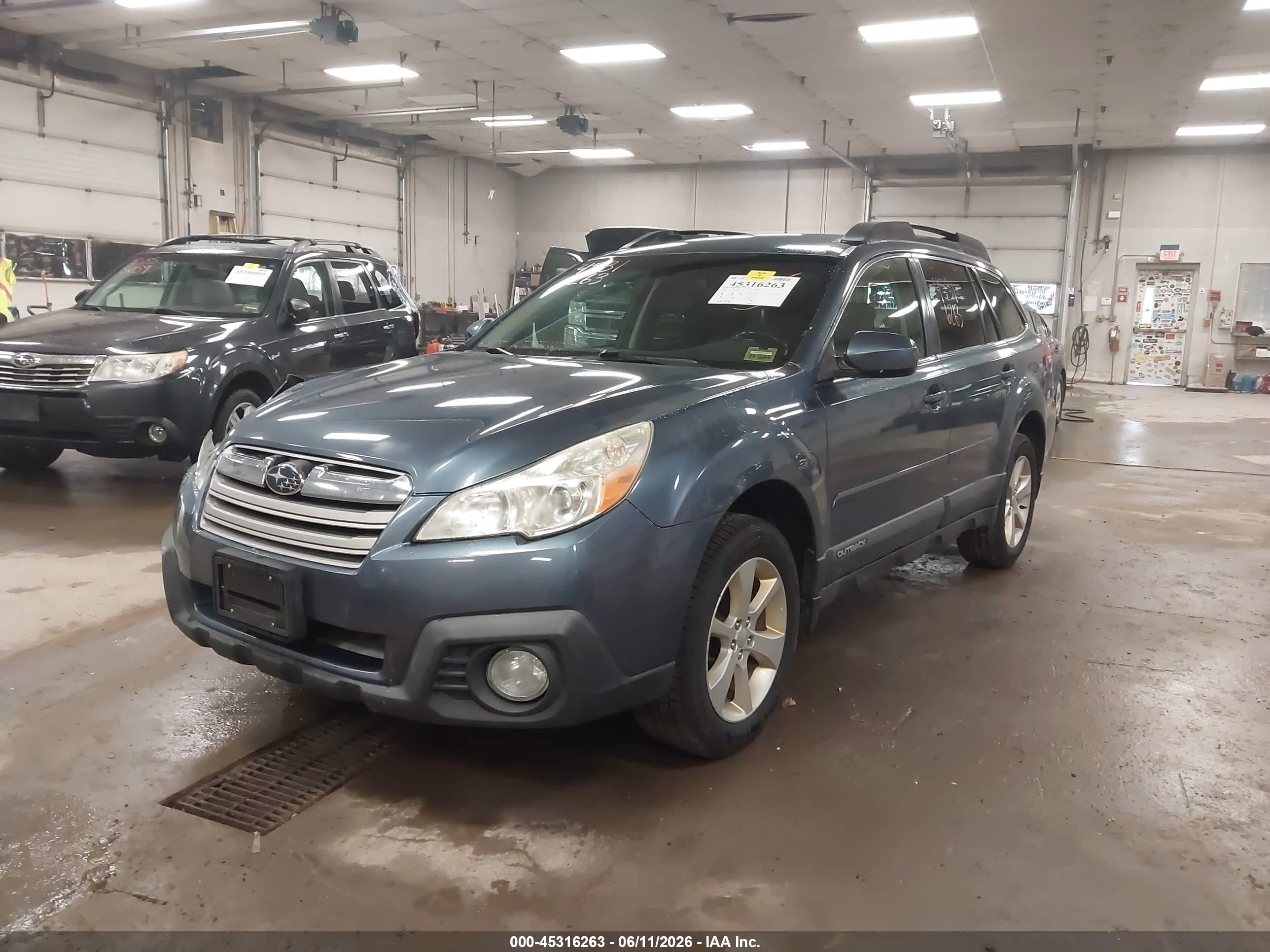 2013 Subaru Outback 2.5i Premium Blue vin: 4S4BRBCC8D3245239