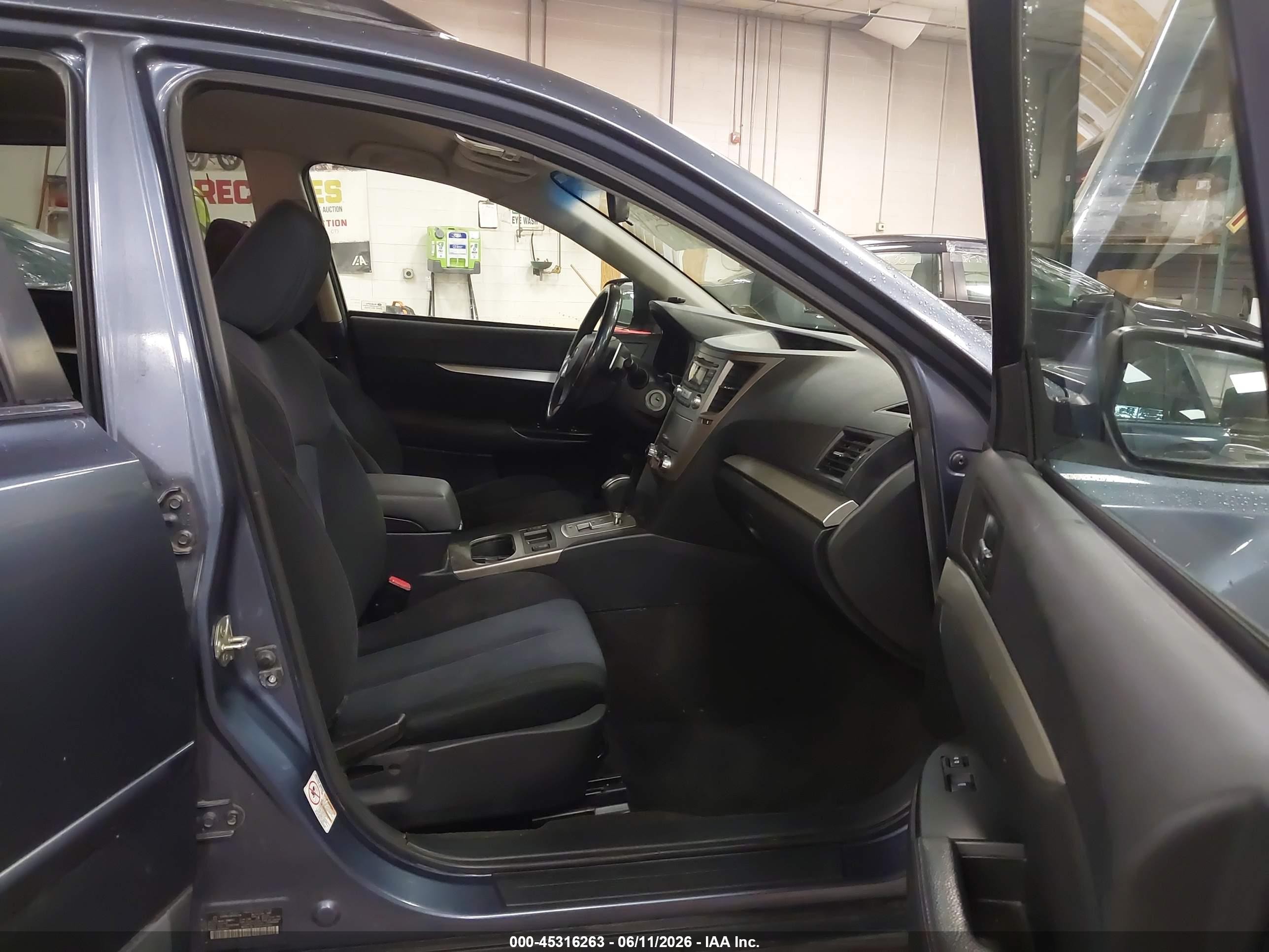 2013 Subaru Outback 2.5i Premium Blue vin: 4S4BRBCC8D3245239