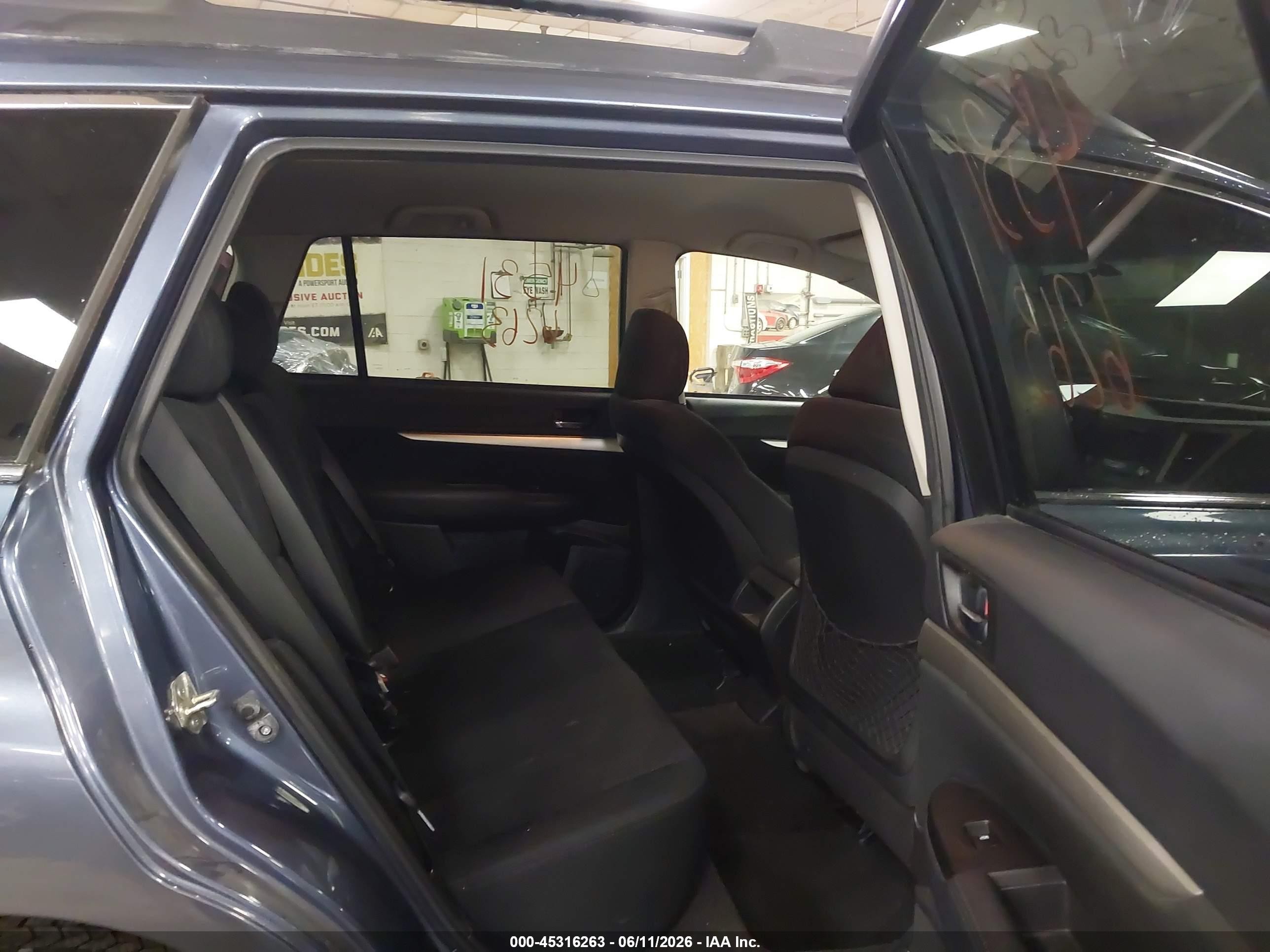 2013 Subaru Outback 2.5i Premium Blue vin: 4S4BRBCC8D3245239