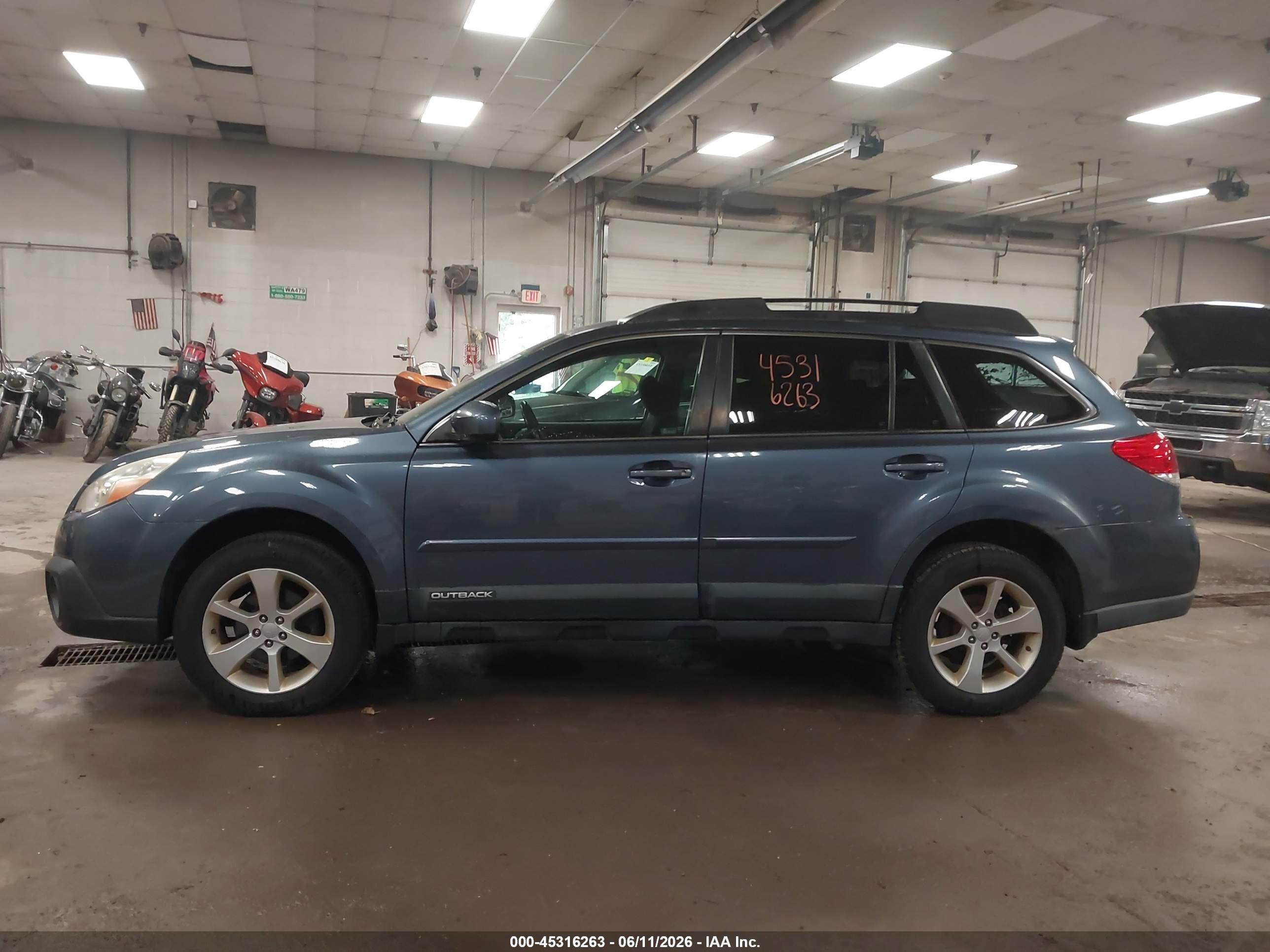 2013 Subaru Outback 2.5i Premium Blue vin: 4S4BRBCC8D3245239