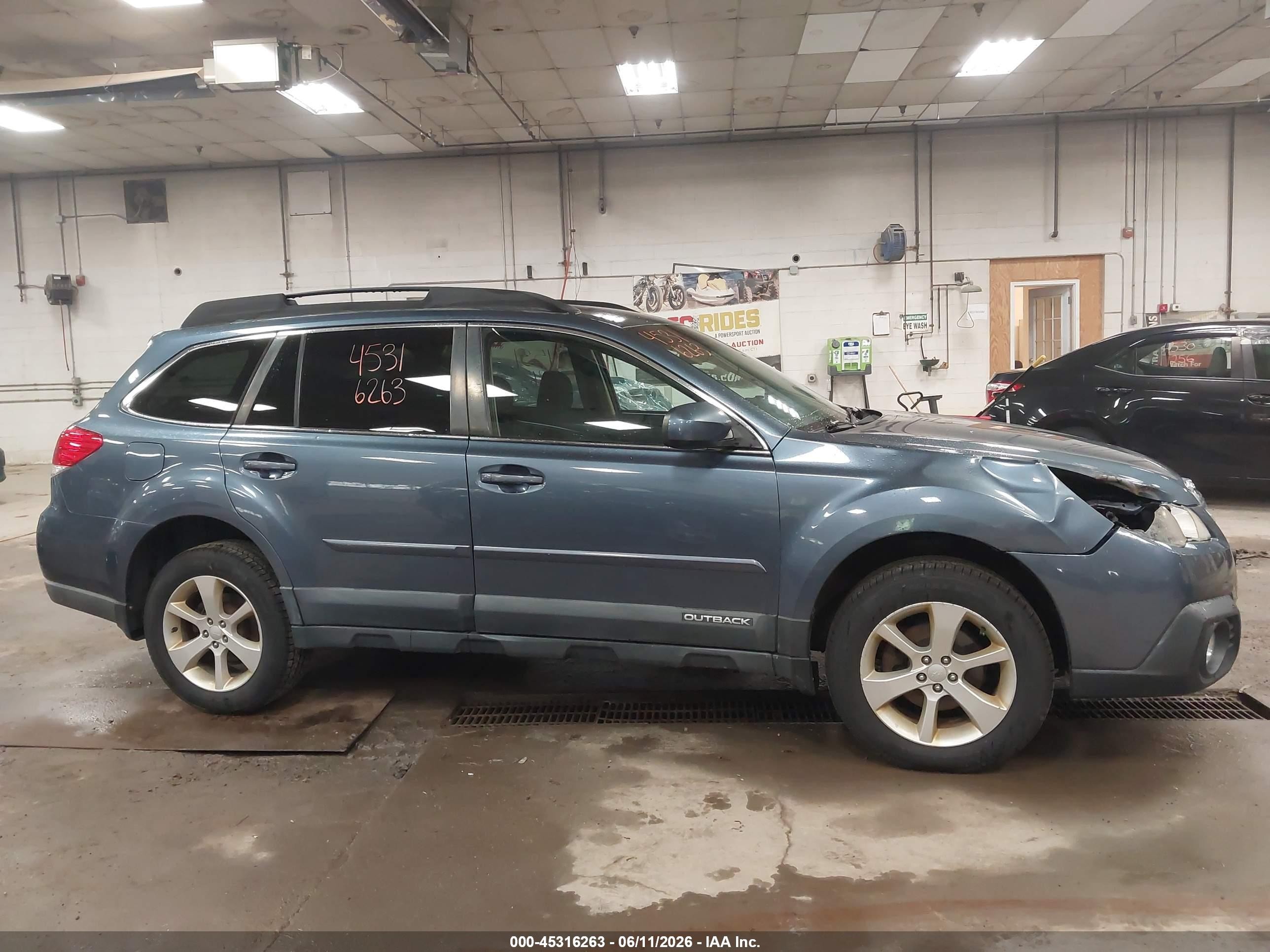2013 Subaru Outback 2.5i Premium Blue vin: 4S4BRBCC8D3245239