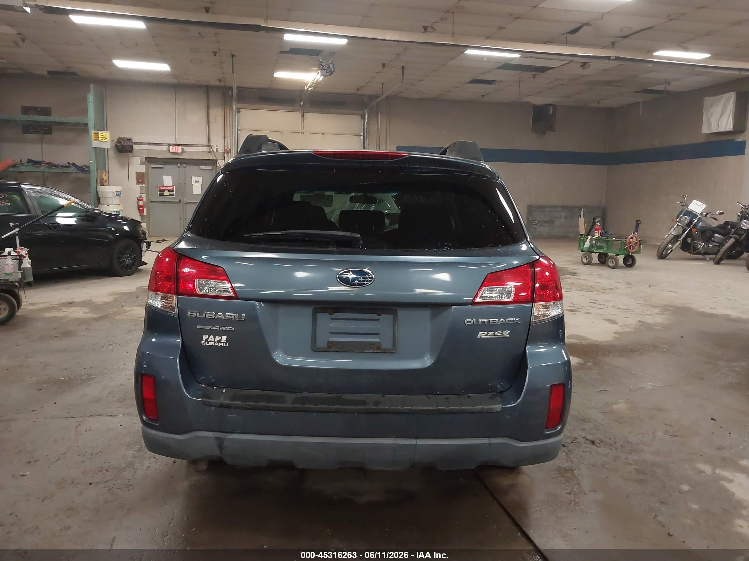 2013 Subaru Outback 2.5i Premium Blue vin: 4S4BRBCC8D3245239