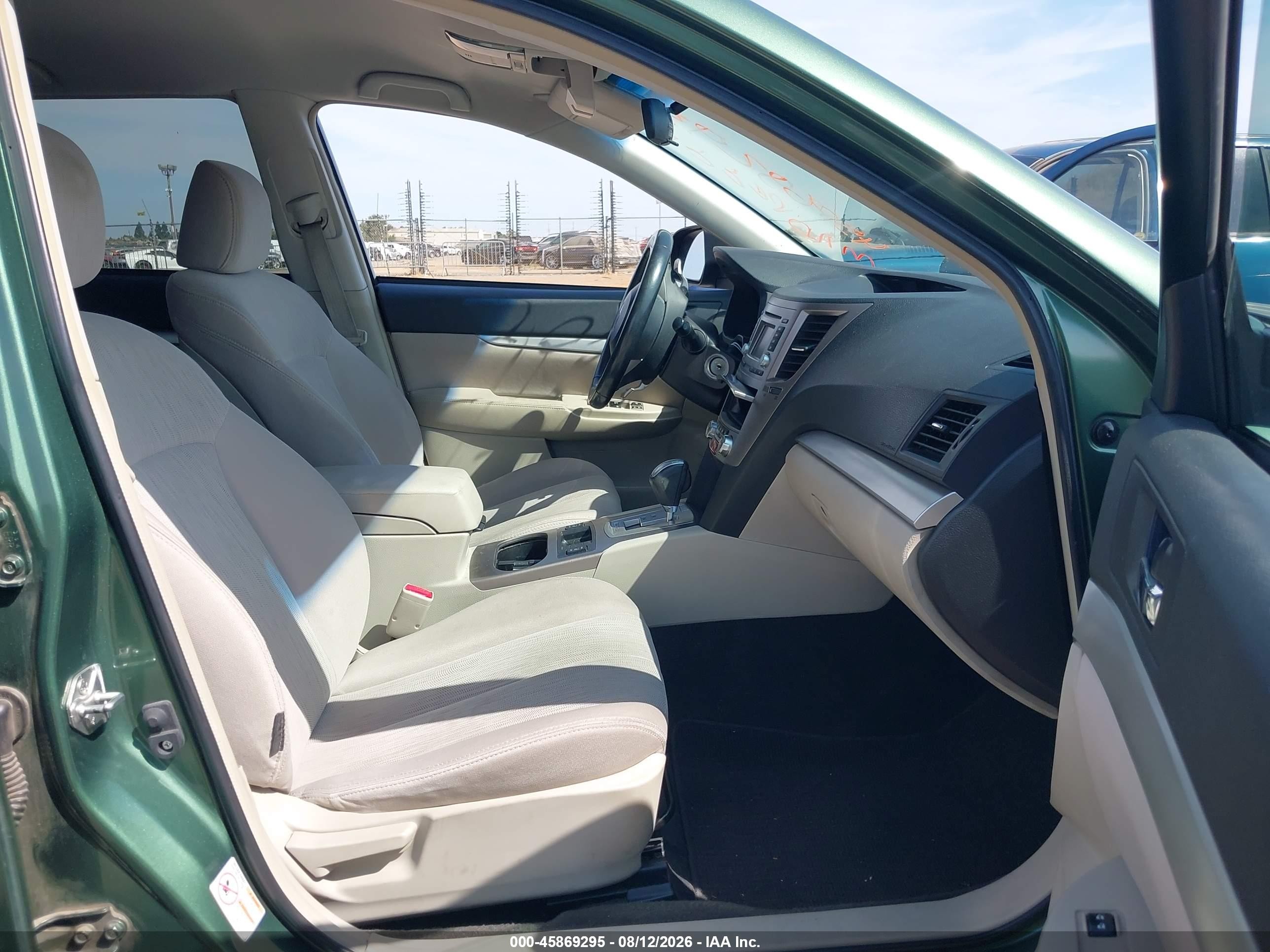2014 Subaru Outback 2.5i Premium Зеленый vin: 4S4BRBCC8E3205860