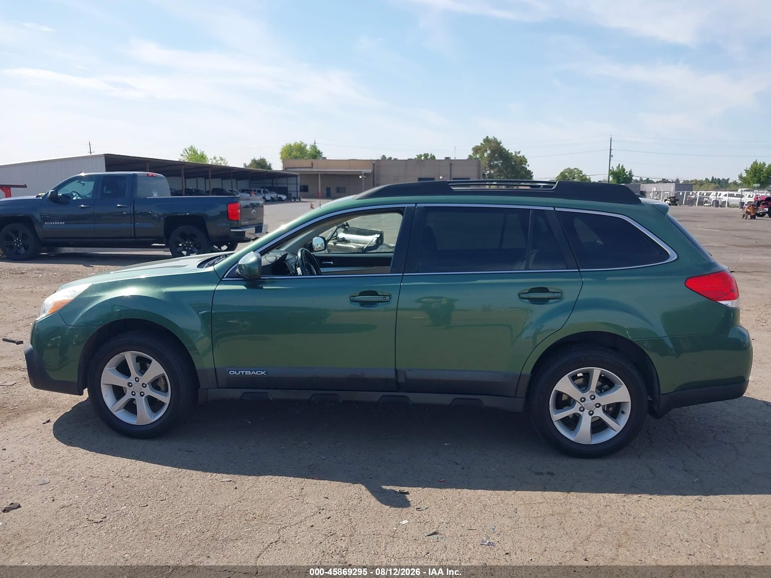 2014 Subaru Outback 2.5i Premium Зеленый vin: 4S4BRBCC8E3205860