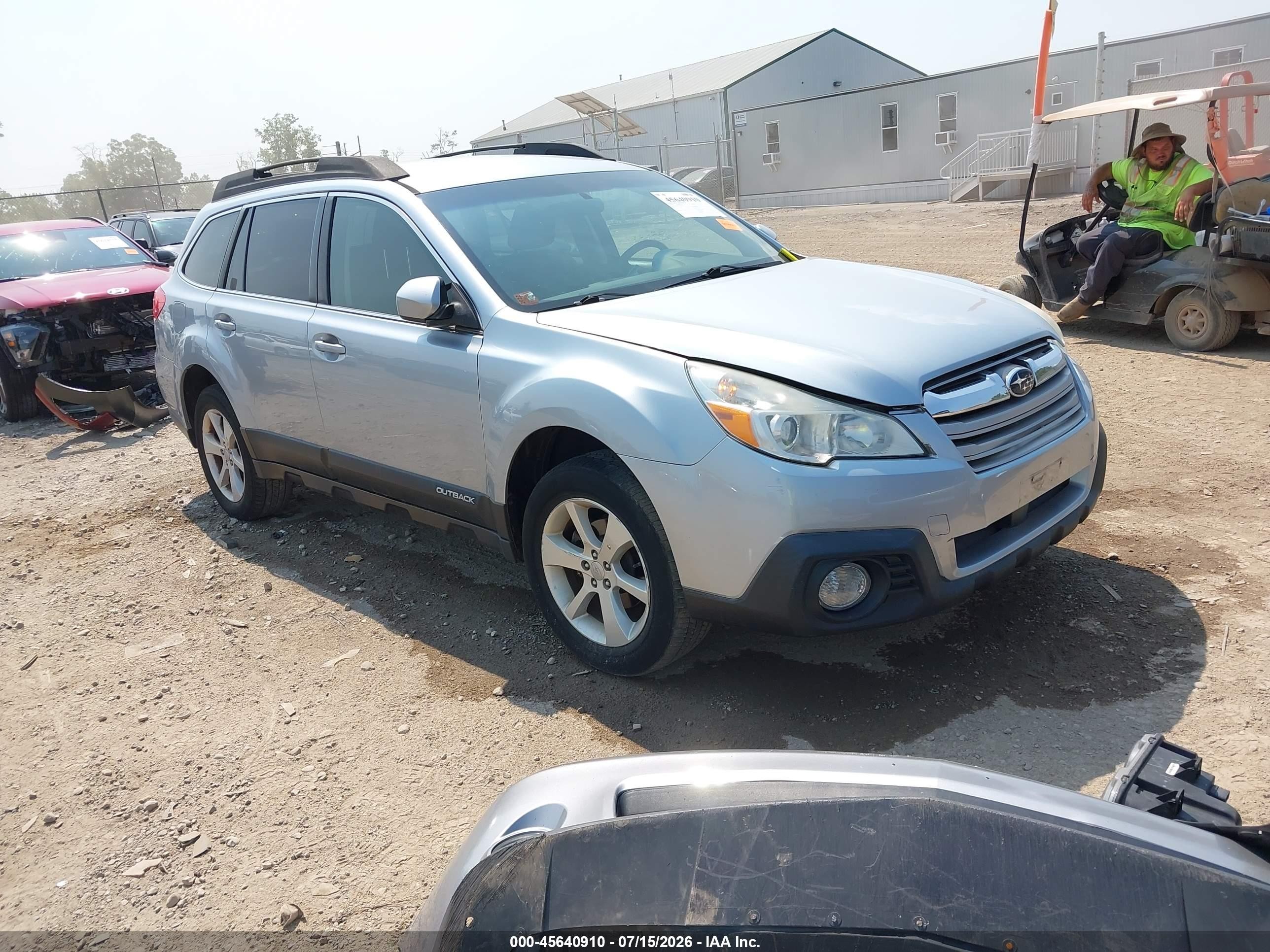 2014 Subaru Outback 2.5i Premium Silver vin: 4S4BRBCC8E3290215