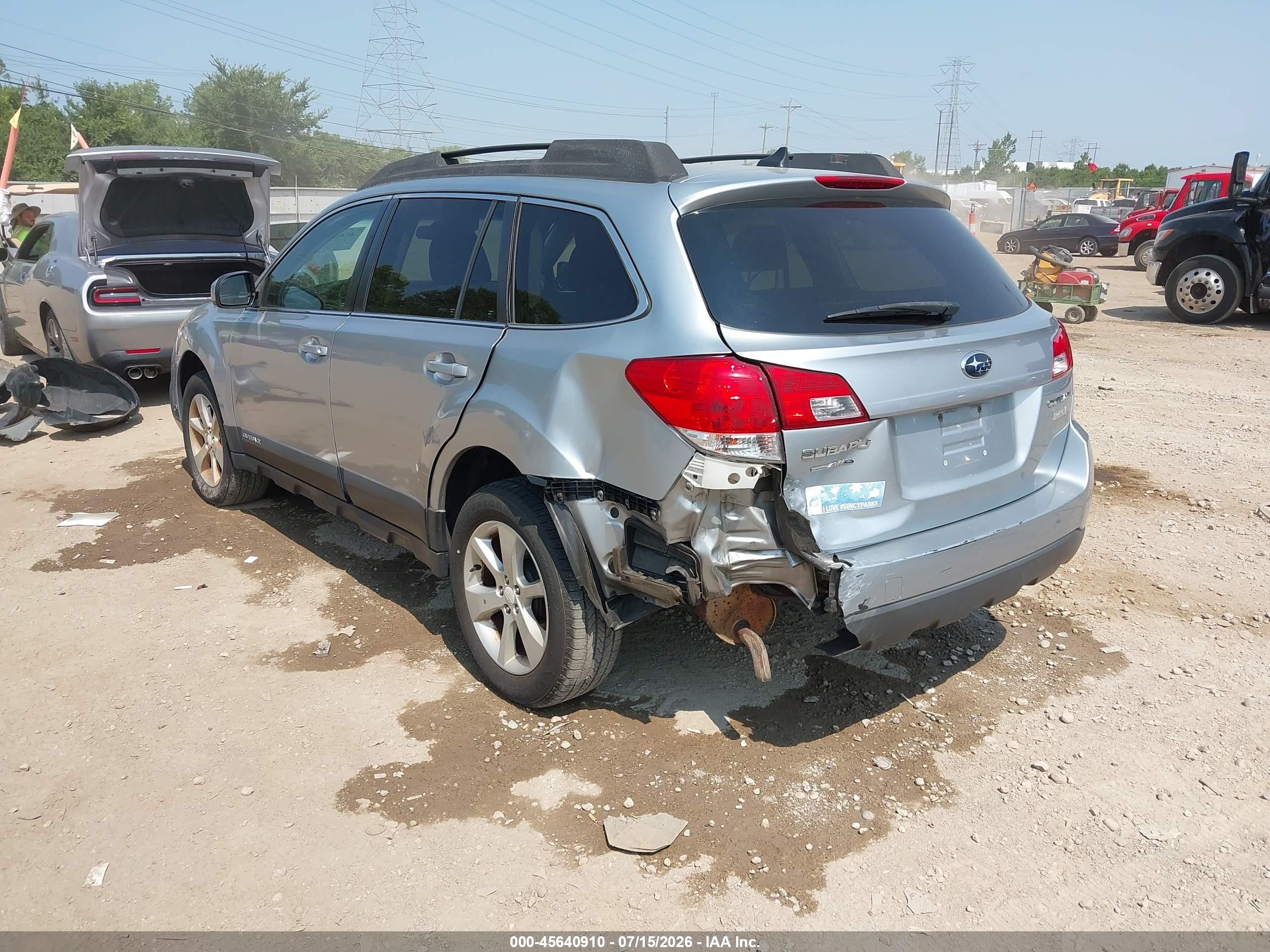 2014 Subaru Outback 2.5i Premium Silver vin: 4S4BRBCC8E3290215