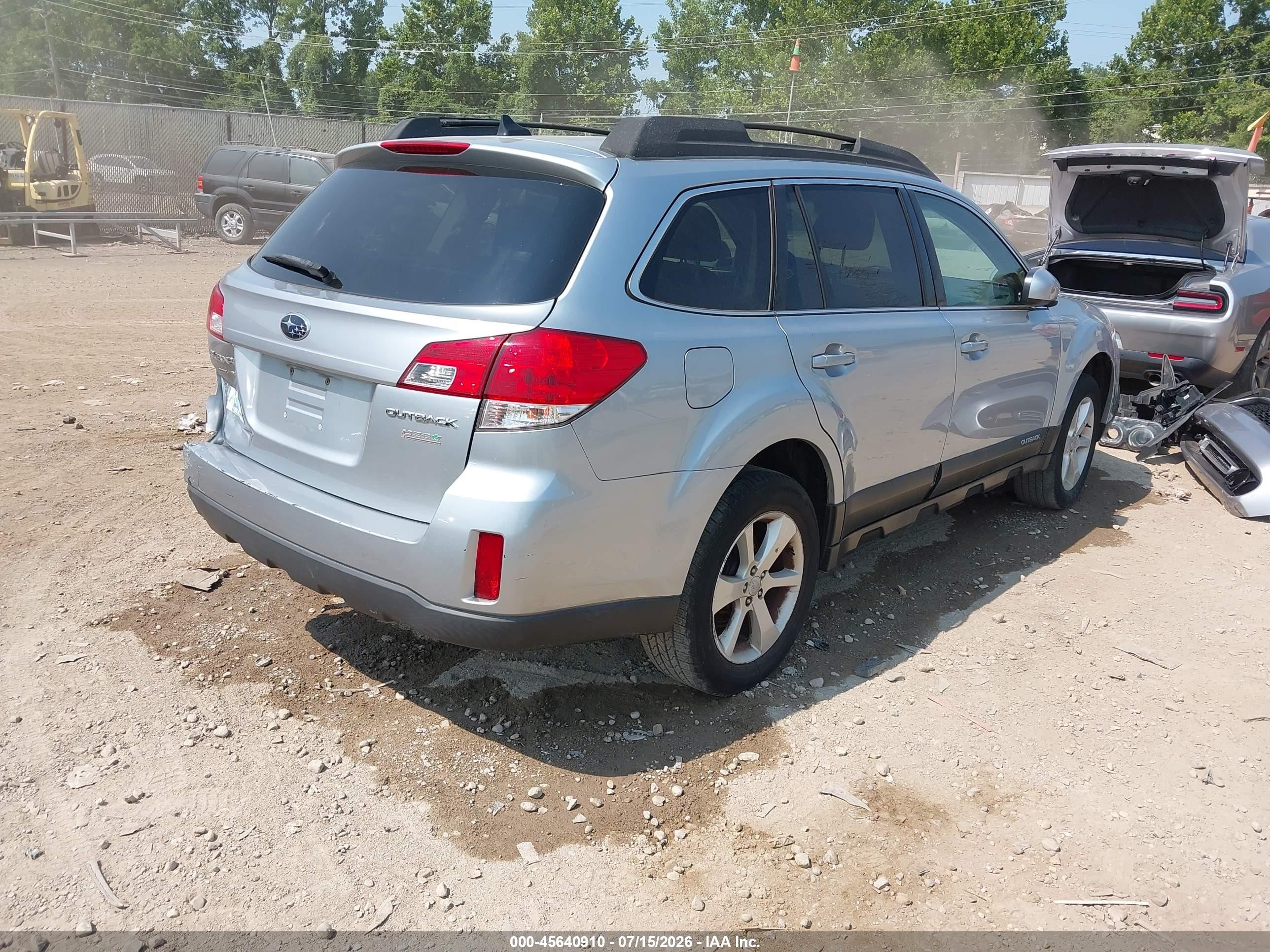 2014 Subaru Outback 2.5i Premium Silver vin: 4S4BRBCC8E3290215