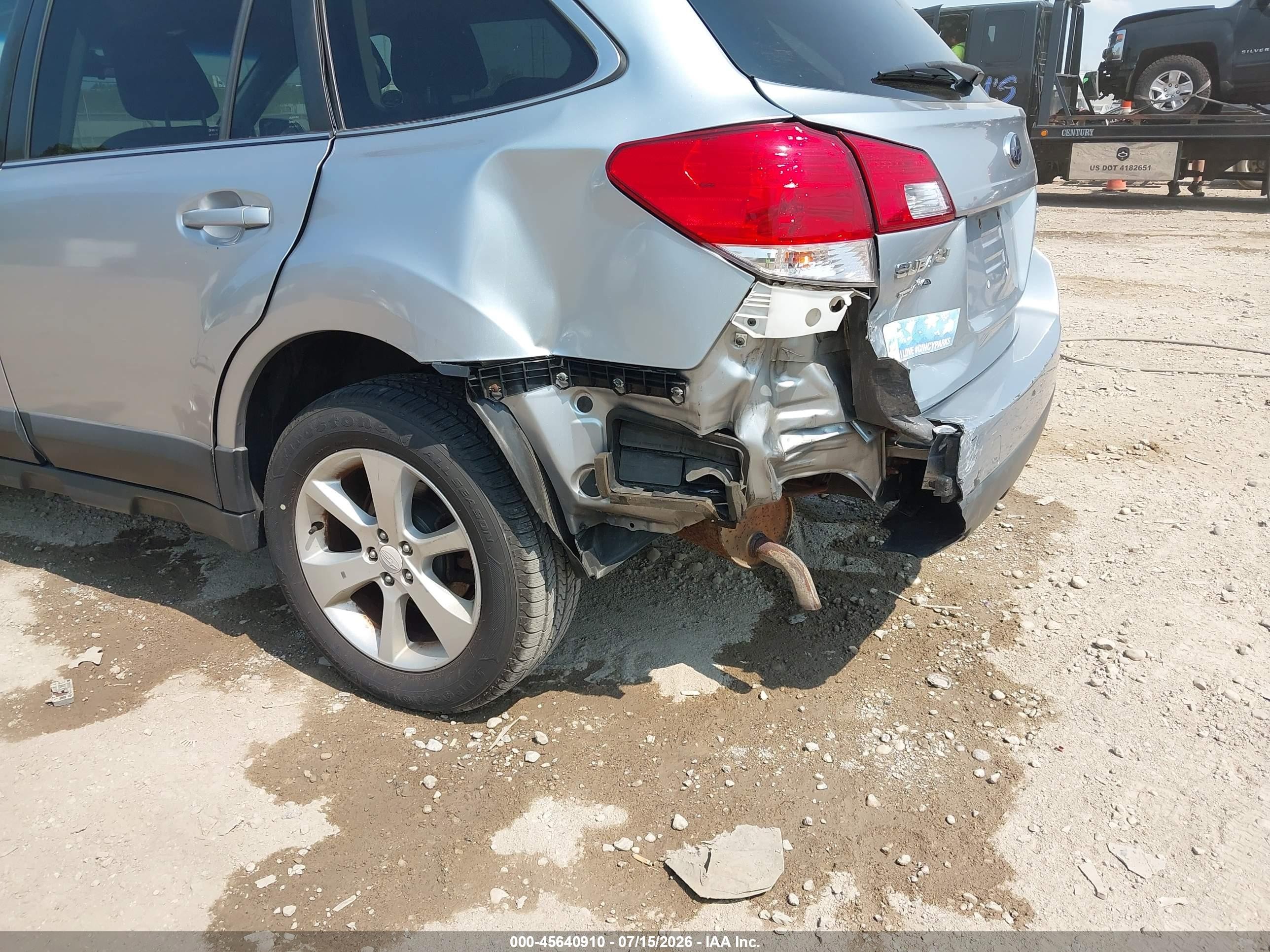 2014 Subaru Outback 2.5i Premium Silver vin: 4S4BRBCC8E3290215