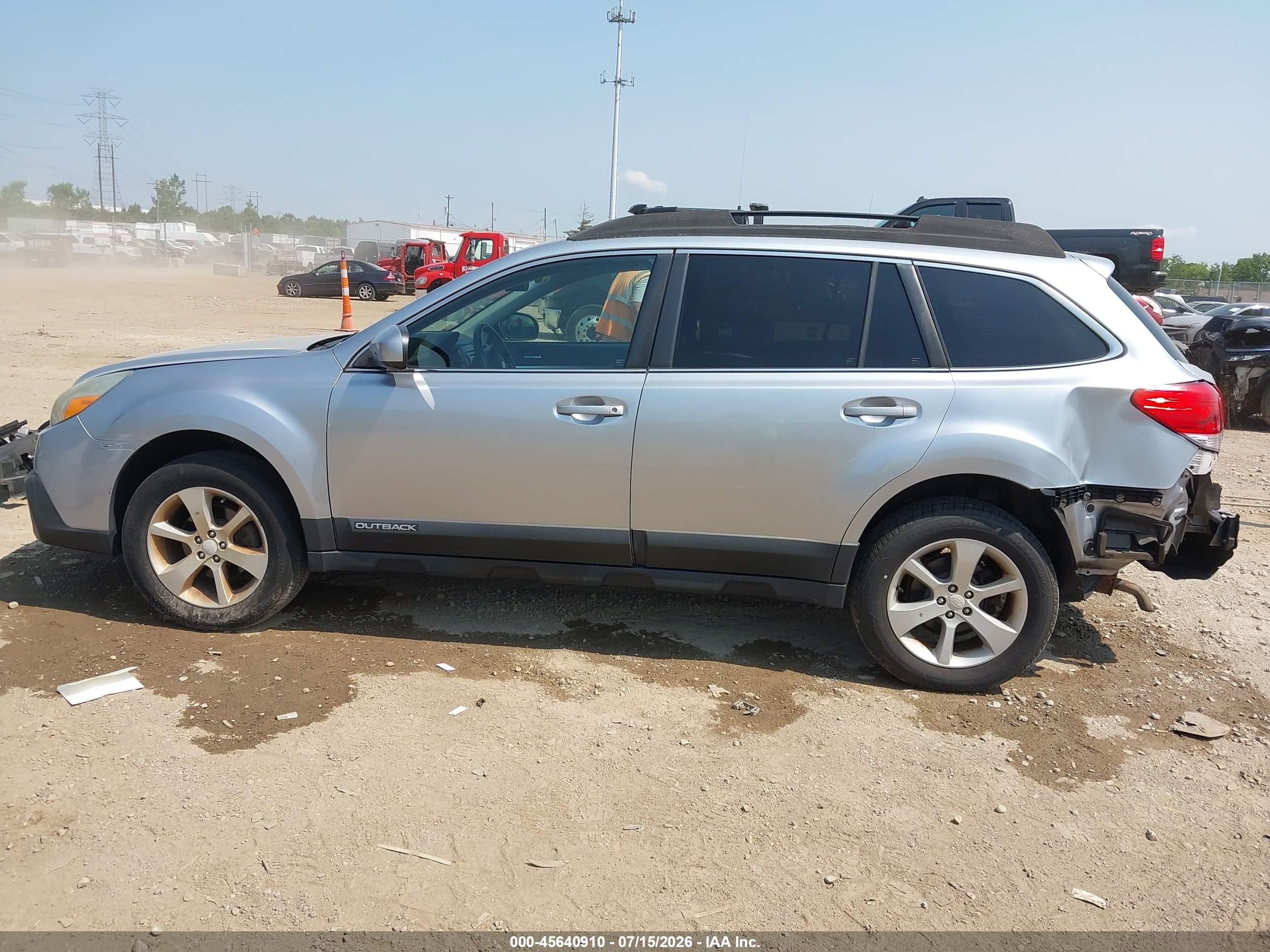2014 Subaru Outback 2.5i Premium Silver vin: 4S4BRBCC8E3290215