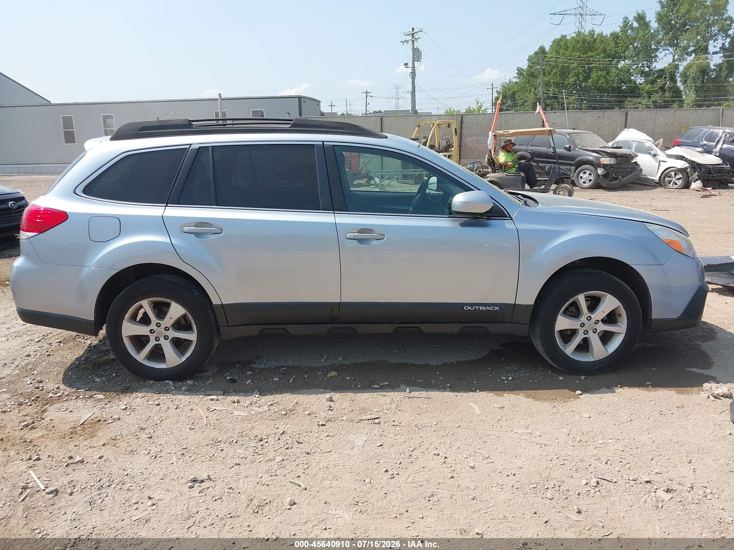 2014 Subaru Outback 2.5i Premium Silver vin: 4S4BRBCC8E3290215
