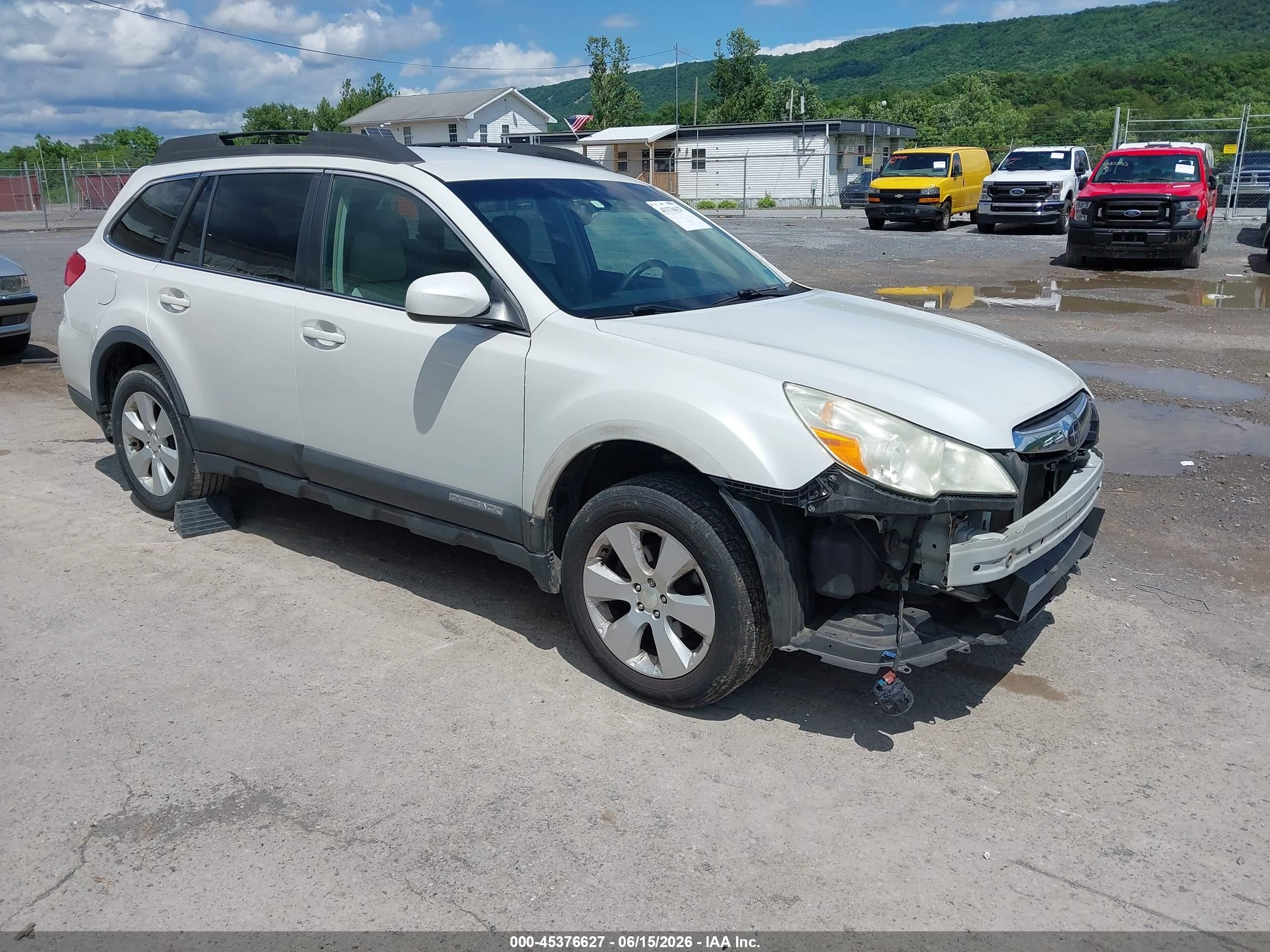 2010 Subaru Outback 2.5i Premium Белый vin: 4S4BRBCC9A3369029