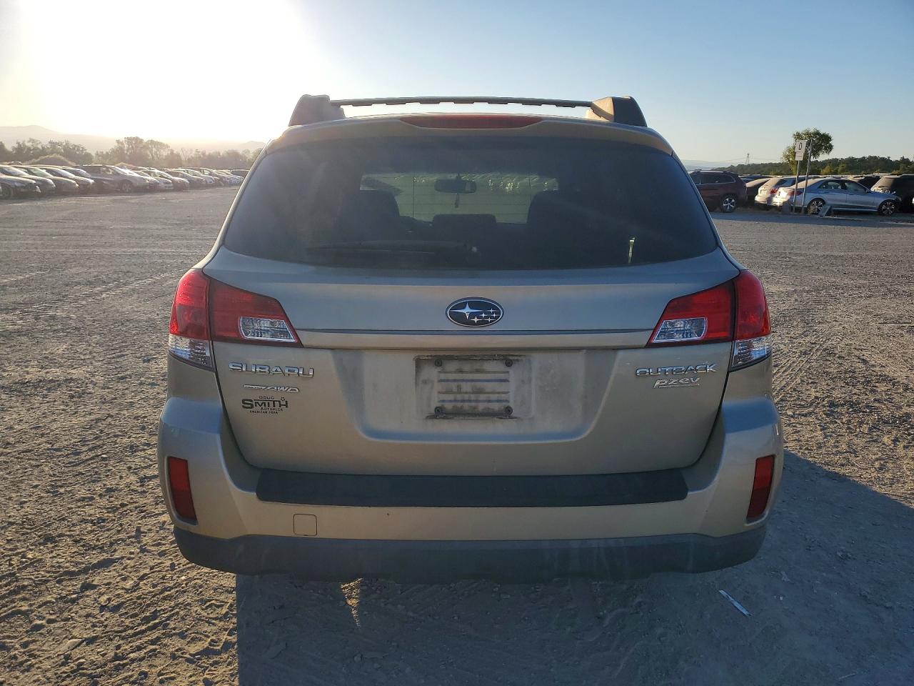 2010 Subaru Outback 2.5i Premium Tan vin: 4S4BRBCC9A3376661