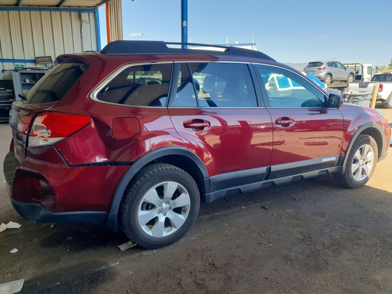 2011 Subaru Outback 2.5i Premium Red vin: 4S4BRBCC9B3333942