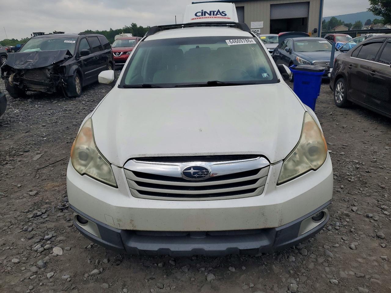 2011 Subaru Outback 2.5i Premium White vin: 4S4BRBCC9B3345038