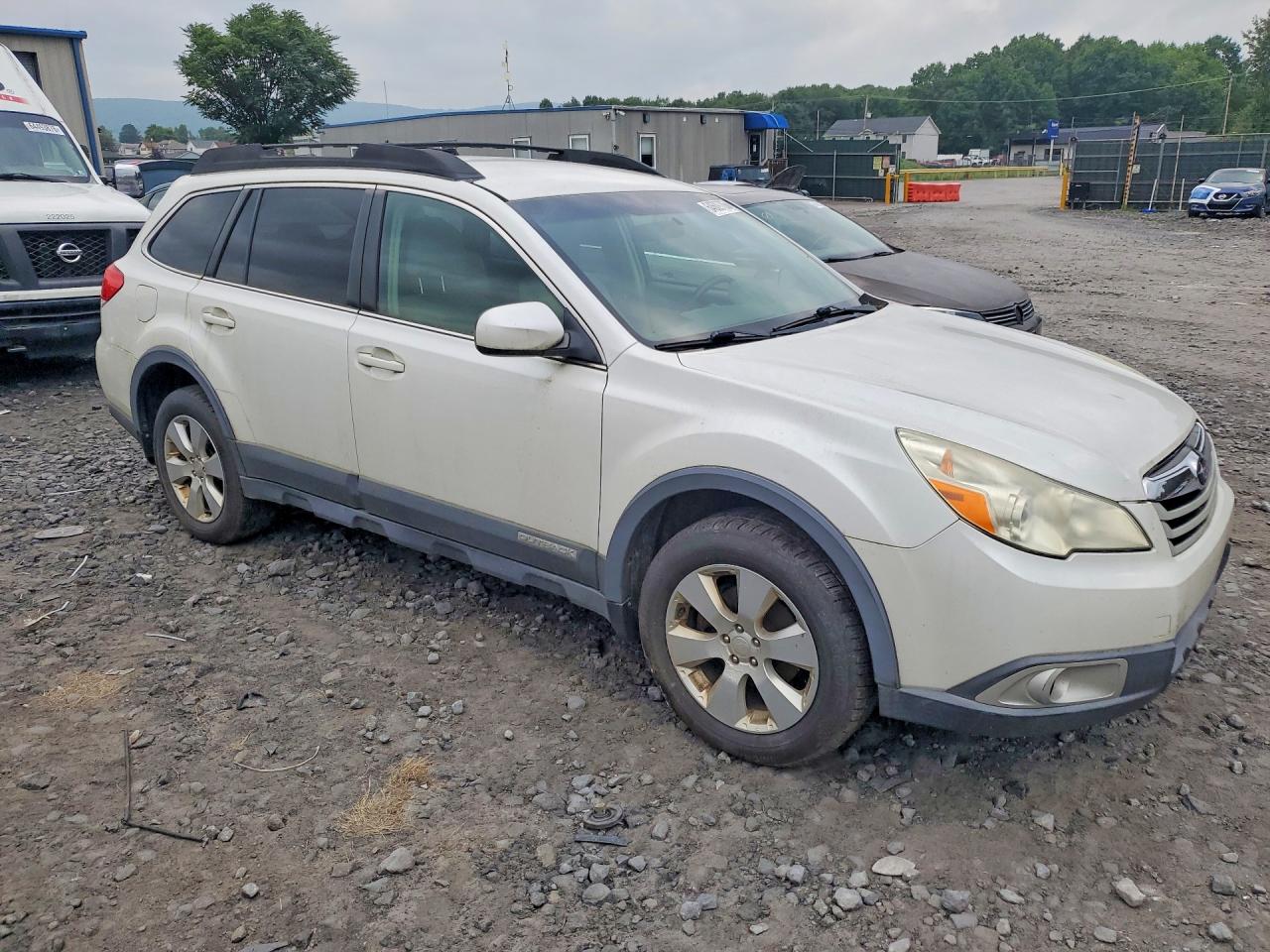 2011 Subaru Outback 2.5i Premium White vin: 4S4BRBCC9B3345038