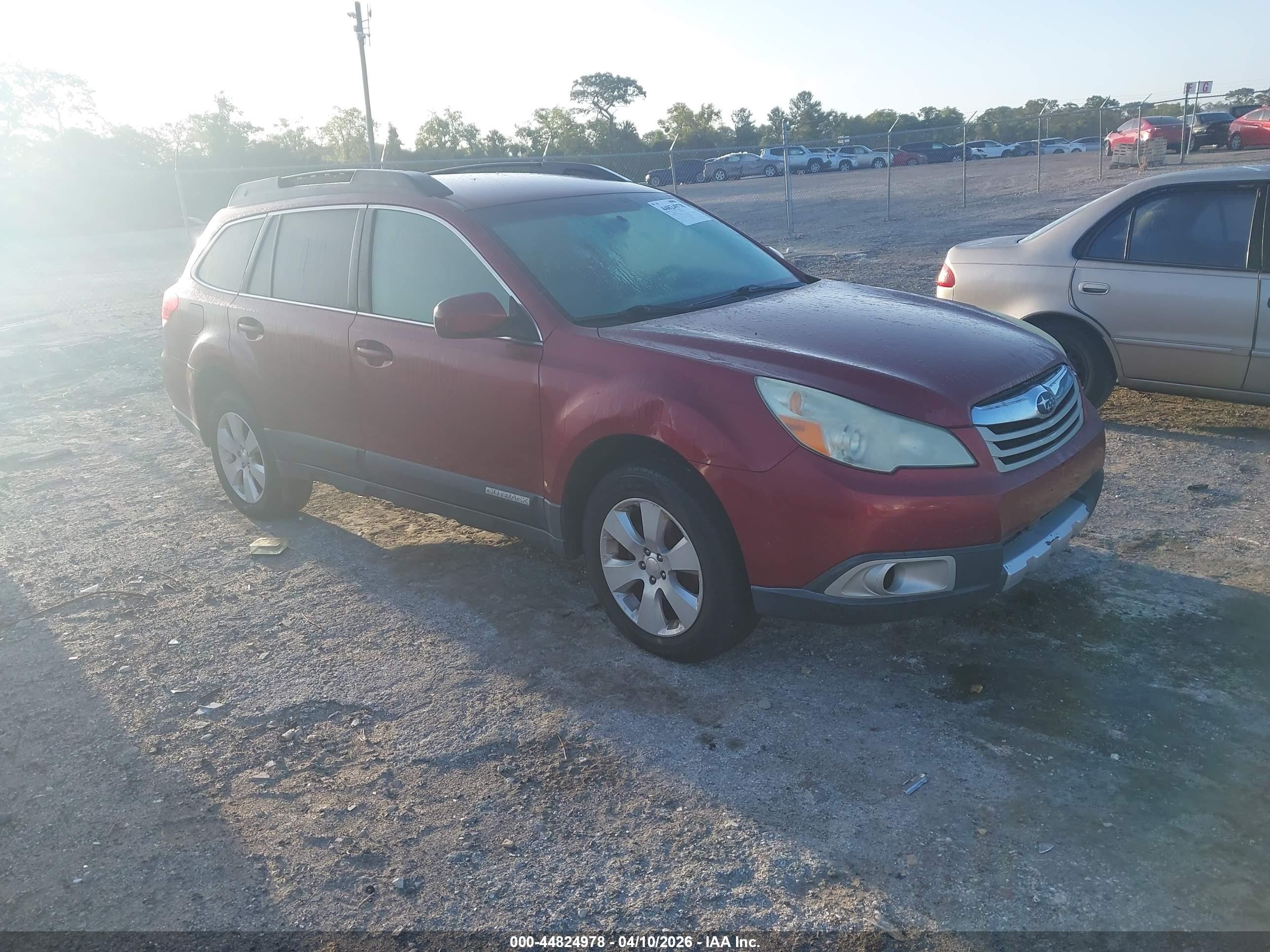 2011 Subaru Outback 2.5i Premium Burgundy vin: 4S4BRBCC9B3363913