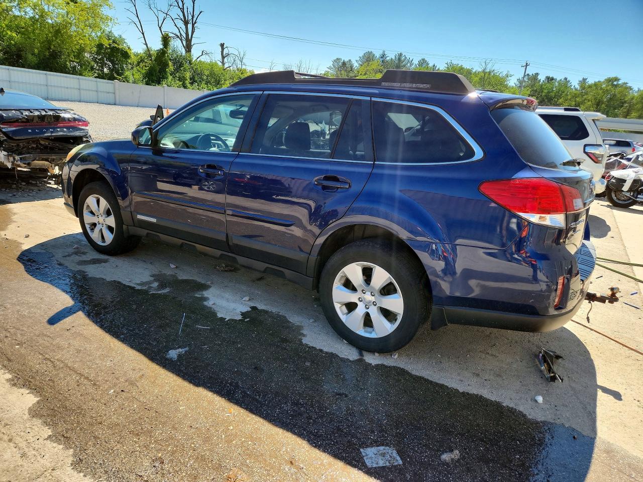 2011 Subaru Outback 2.5i Premium Blue vin: 4S4BRBCC9B3420885