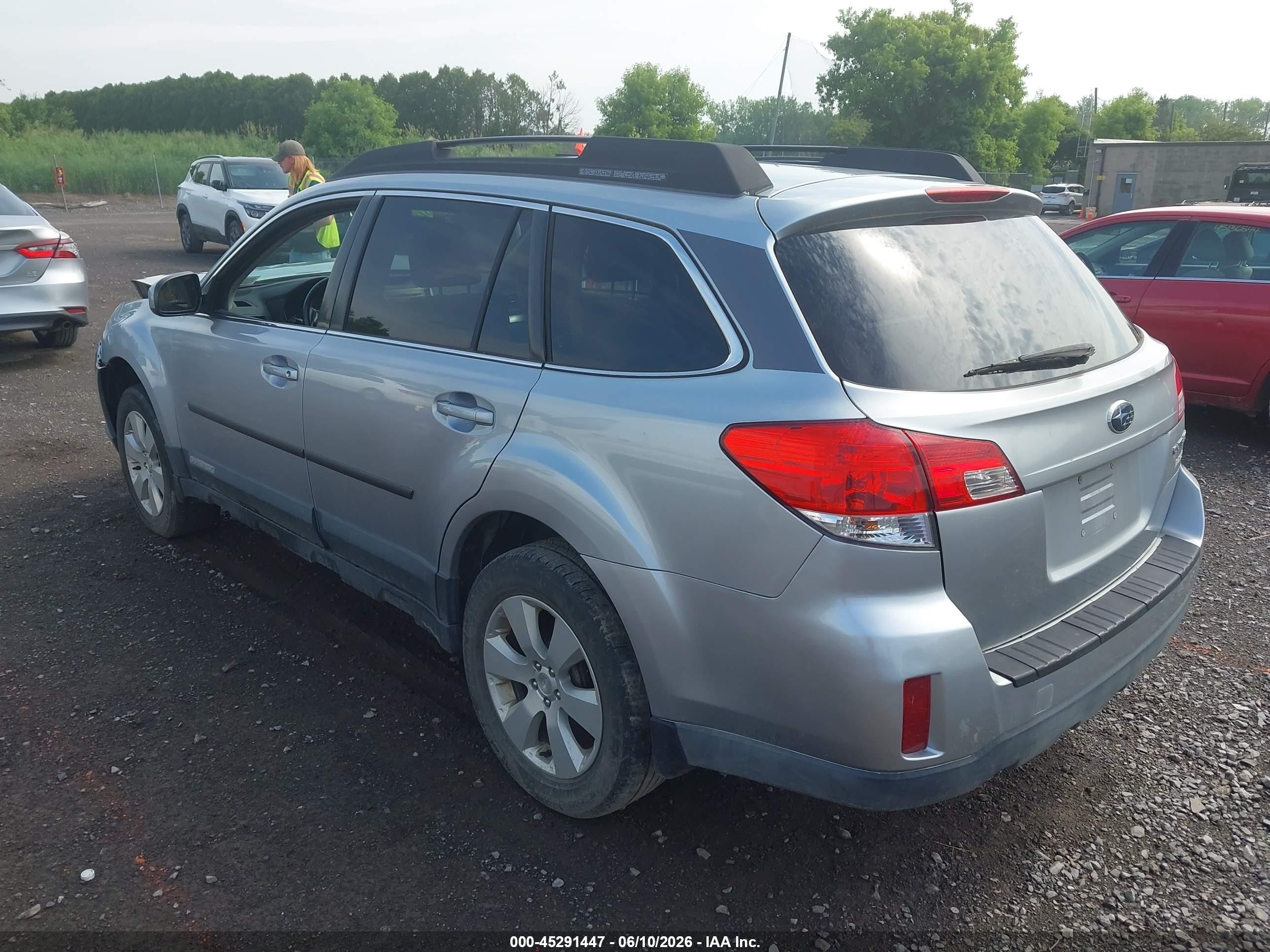 2012 Subaru Outback 2.5i Premium Silver vin: 4S4BRBCC9C3297039